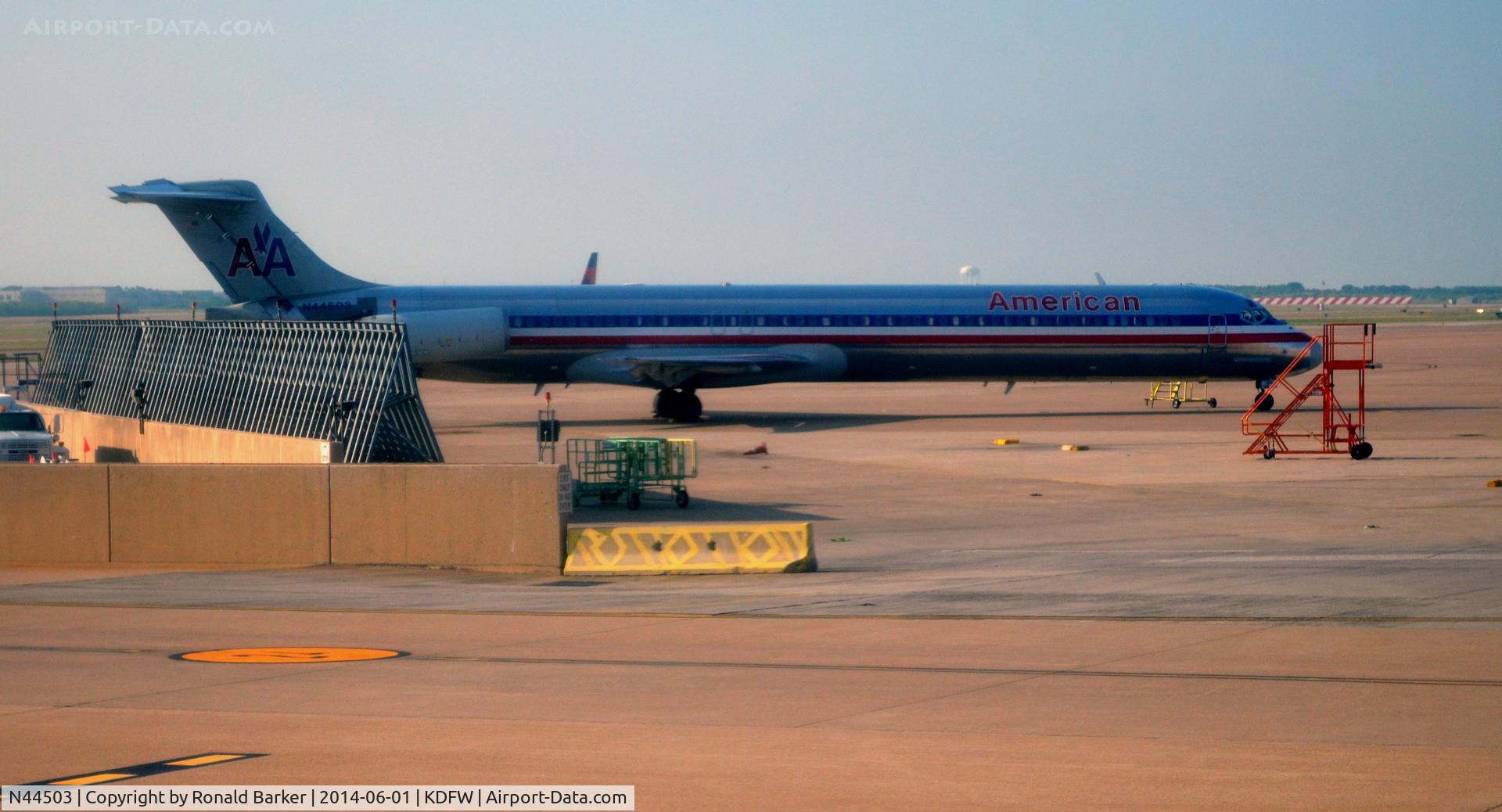 N44503, 1989 McDonnell Douglas MD-82 (DC-9-82) C/N 49797, On the  Ramp DFW