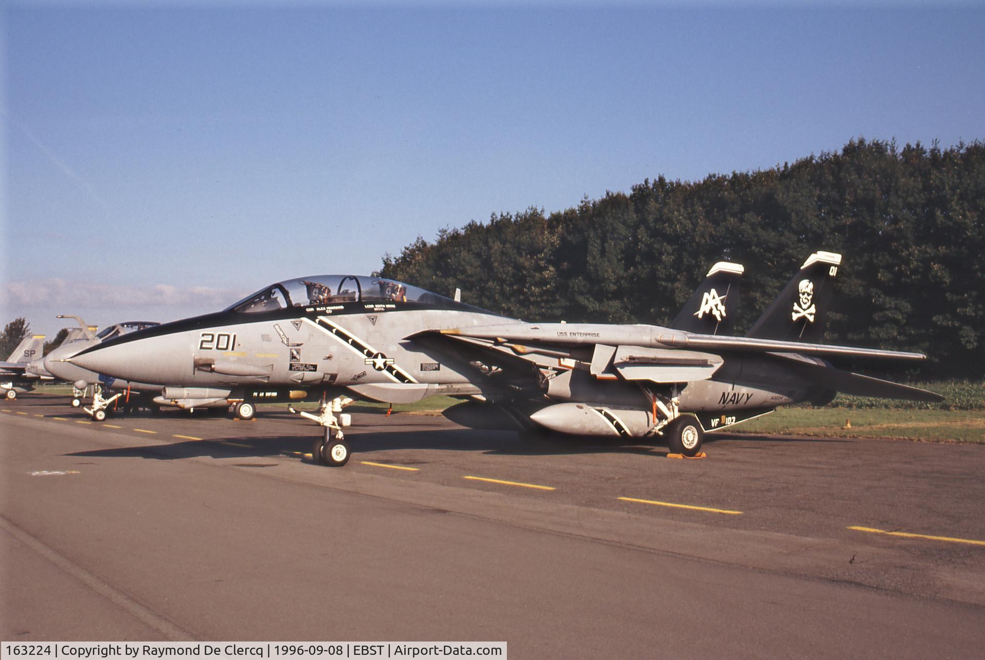 163224, Grumman F-14B Tomcat Tomcat C/N 585, F-14B coming from VF 103 USS Enterprise at the Brustem Airshow on 8-9-1996.