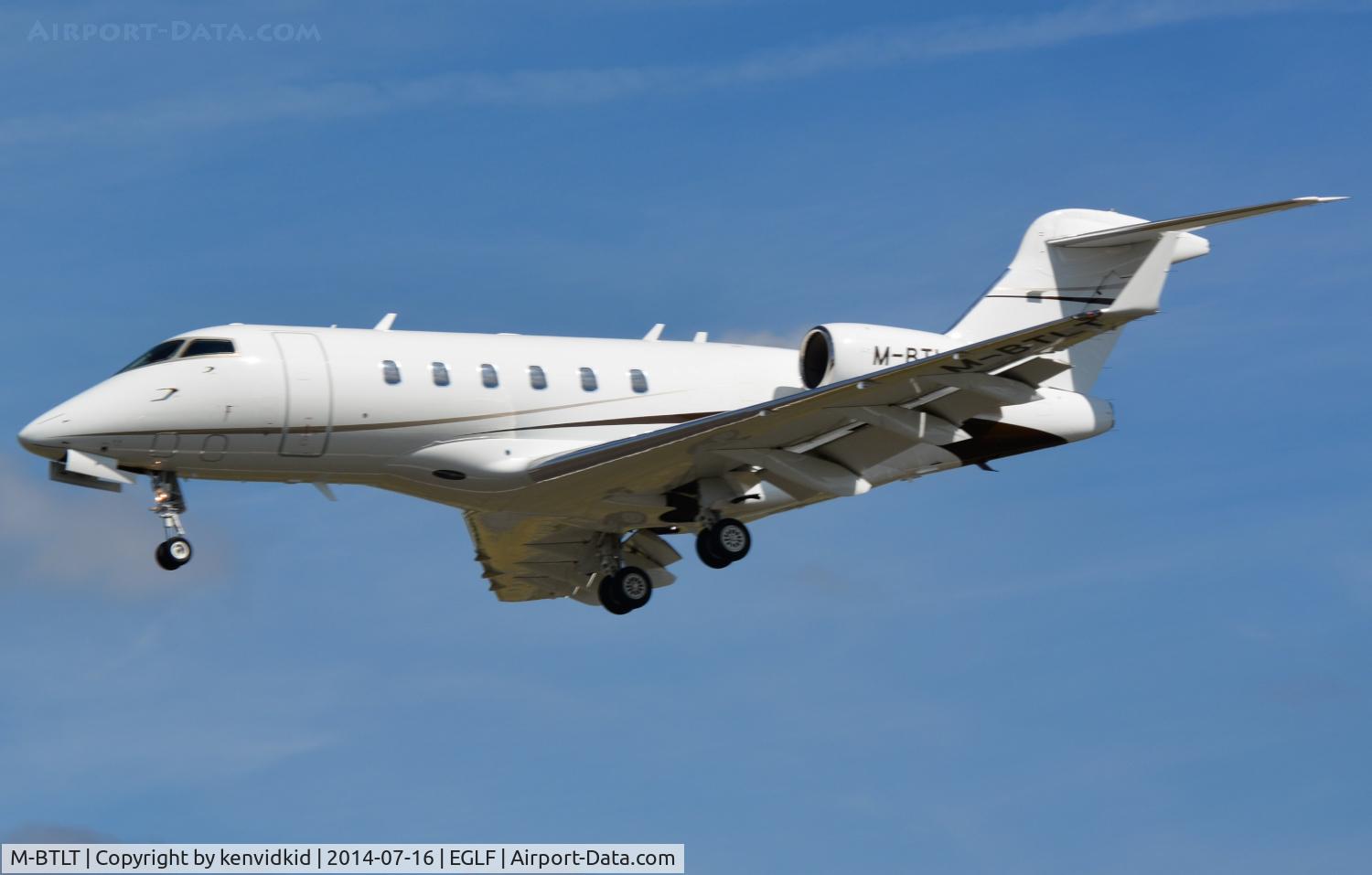 M-BTLT, 2005 Bombardier Challenger 300 (BD-100-1A10) C/N 20042, Executive arrival.