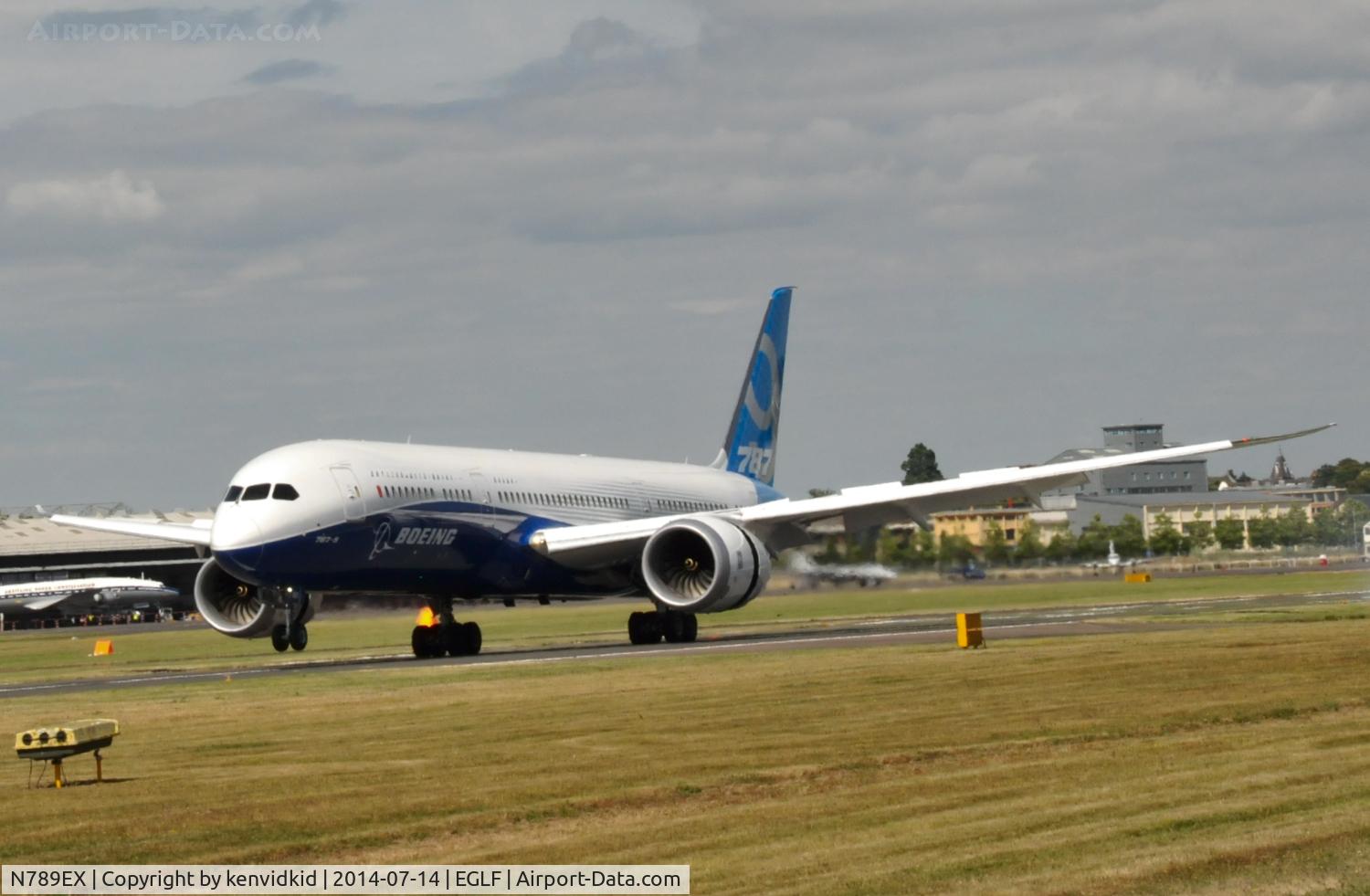 N789EX, 2013 Boeing 787-9 Dreamliner C/N 41988, Touching down after it's display.