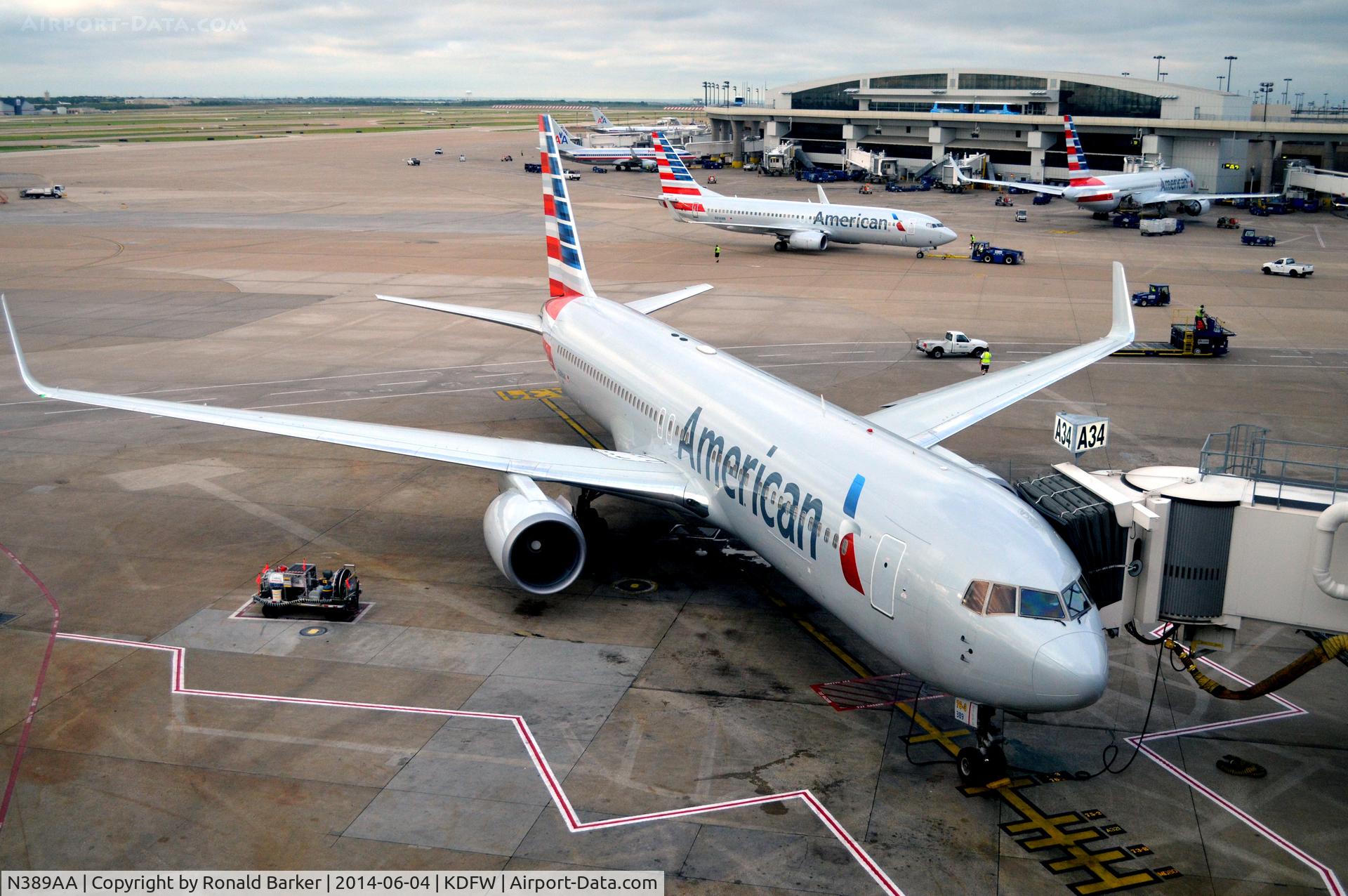 N389AA, 1994 Boeing 767-323 C/N 27449, Gate A34 DFW