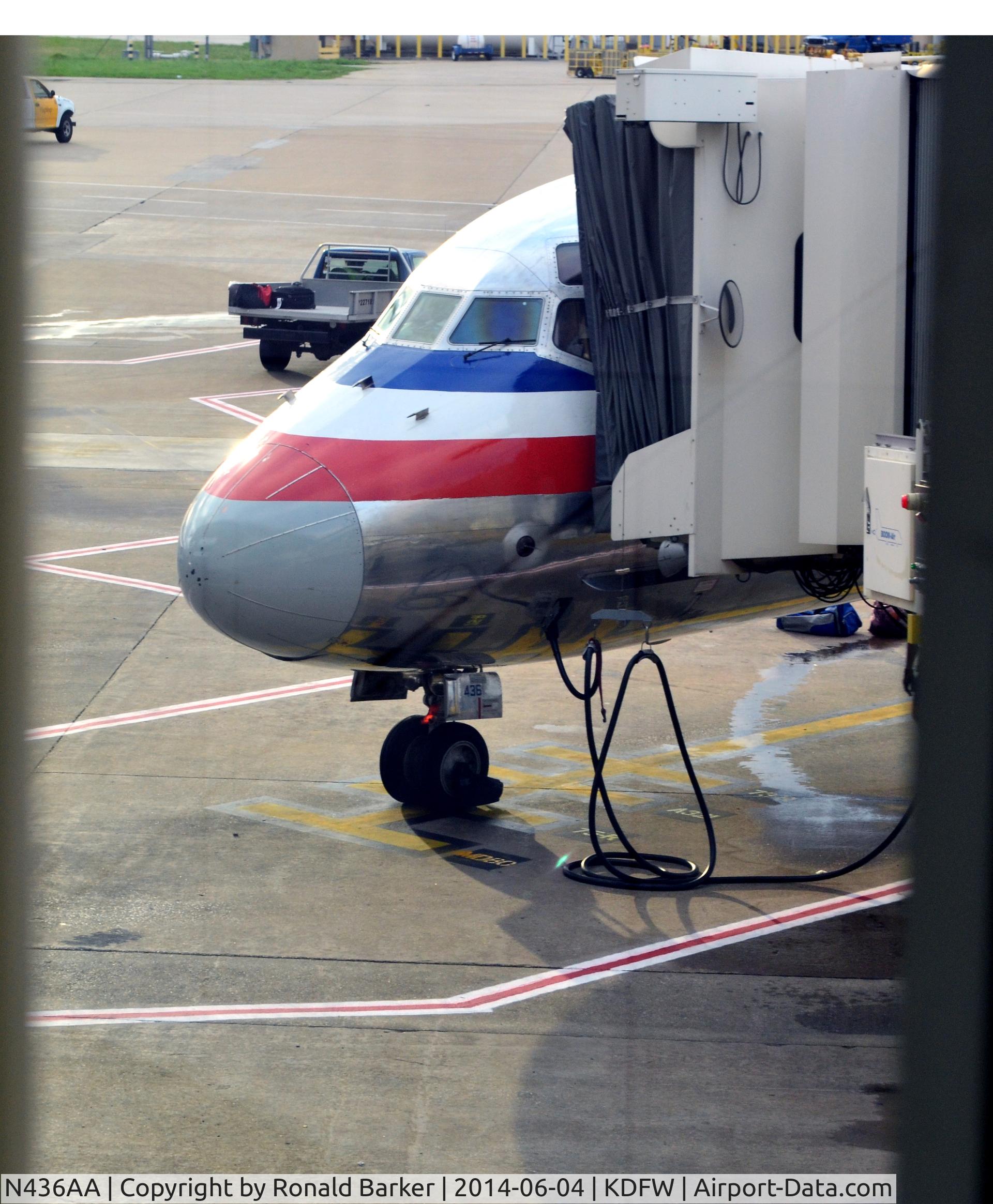 N436AA, 1987 McDonnell Douglas MD-83 (DC-9-83) C/N 49454, At the gate DFW