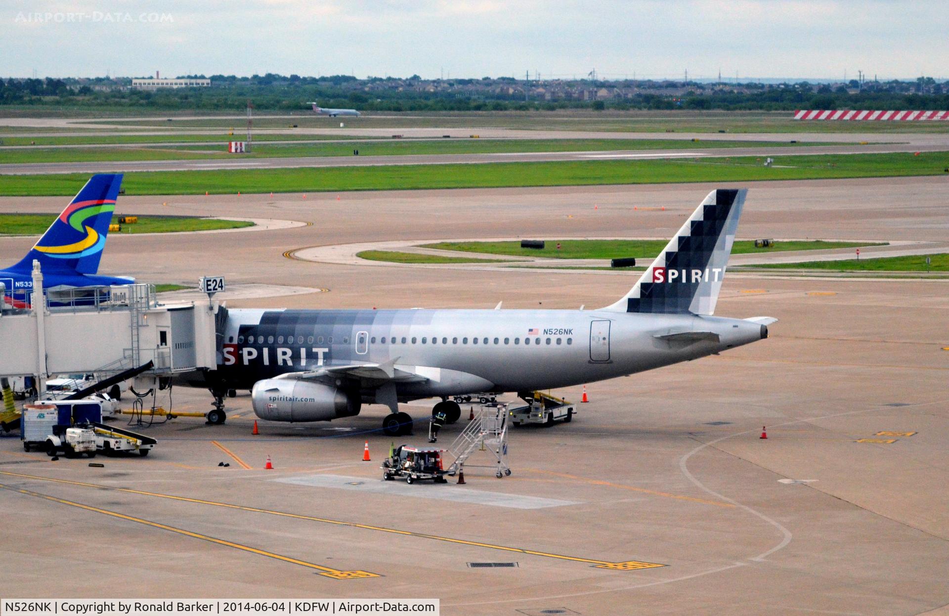 N526NK, 2006 Airbus A319-132 C/N 2963, Gate E24 DFW