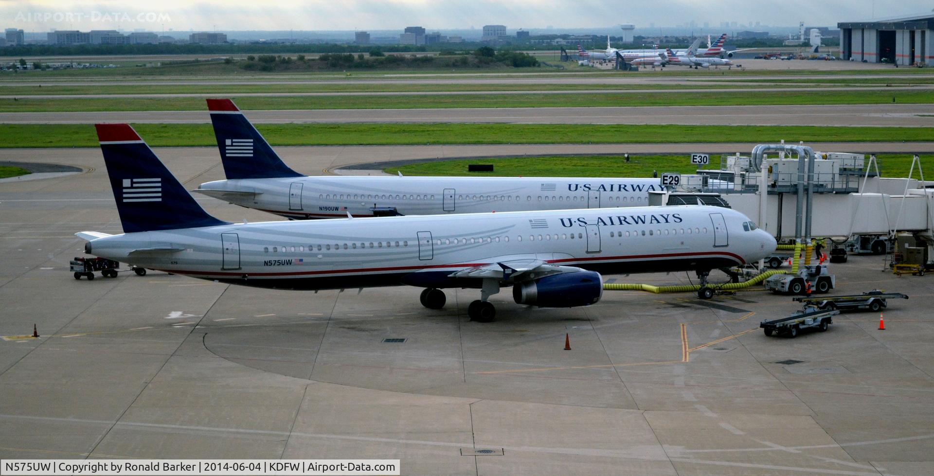 N575UW, 2014 Airbus A321-231 C/N 5980, Gate E29 DFW