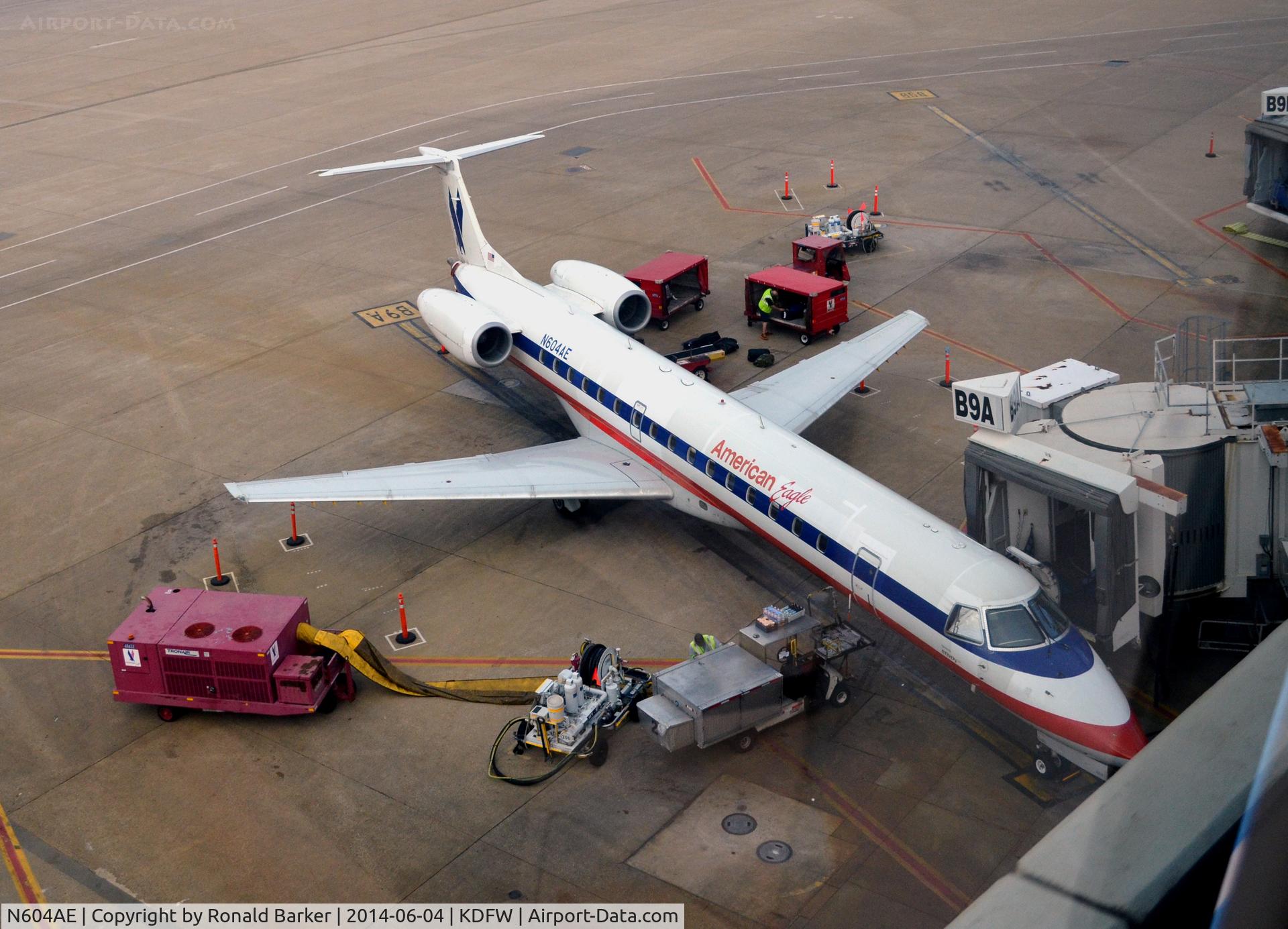 N604AE, 1998 Embraer ERJ-145LR (EMB-145LR) C/N 145058, Gate B9A DFW