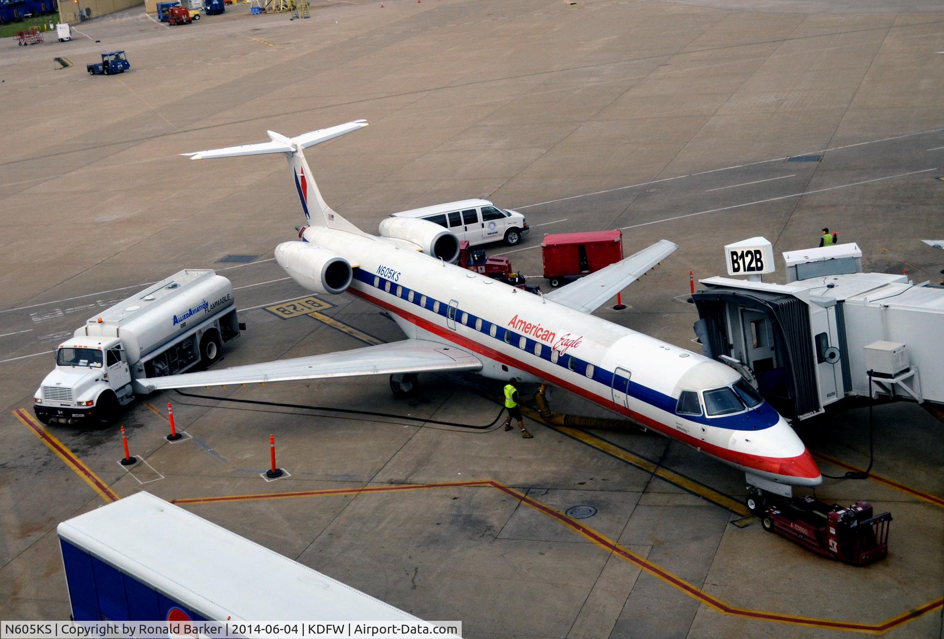 N605KS, 1998 Embraer ERJ-145LR (EMB-145LR) C/N 145059, Gate B12B DFW