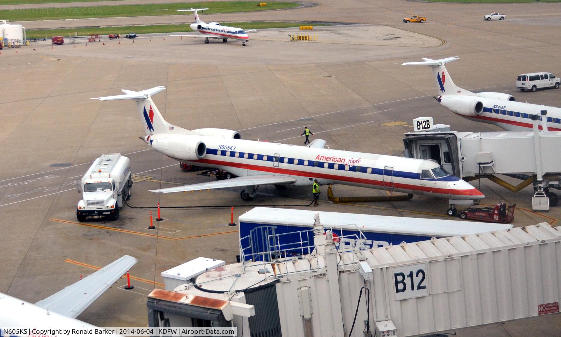 N605KS, 1998 Embraer ERJ-145LR (EMB-145LR) C/N 145059, Gate B12A DFW
