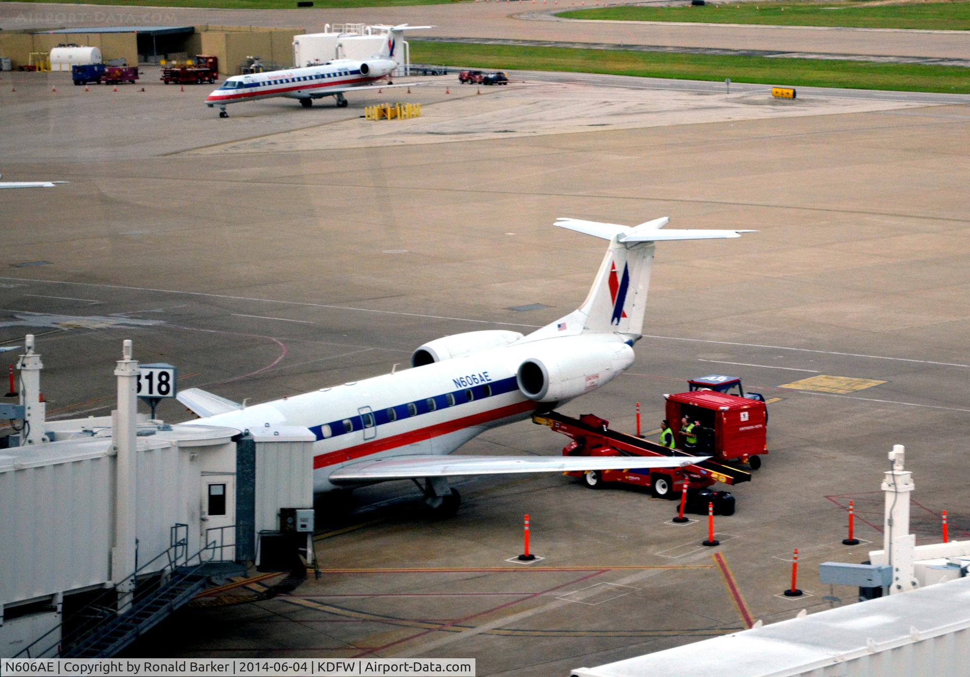 N606AE, 1998 Embraer ERJ-145LR (EMB-145LR) C/N 145062, Gate B18 DFW