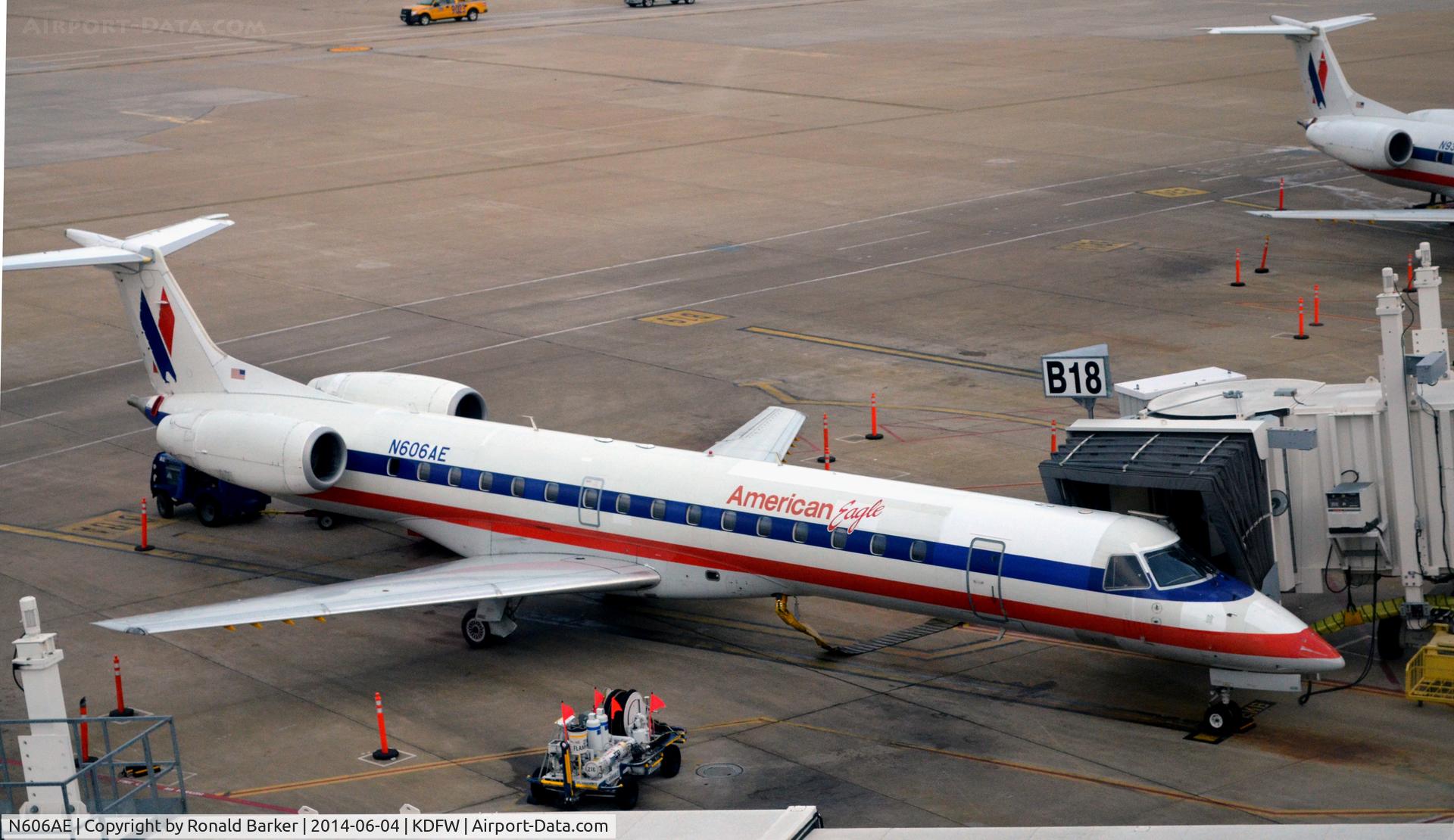 N606AE, 1998 Embraer ERJ-145LR (EMB-145LR) C/N 145062, Gate B18 DFW