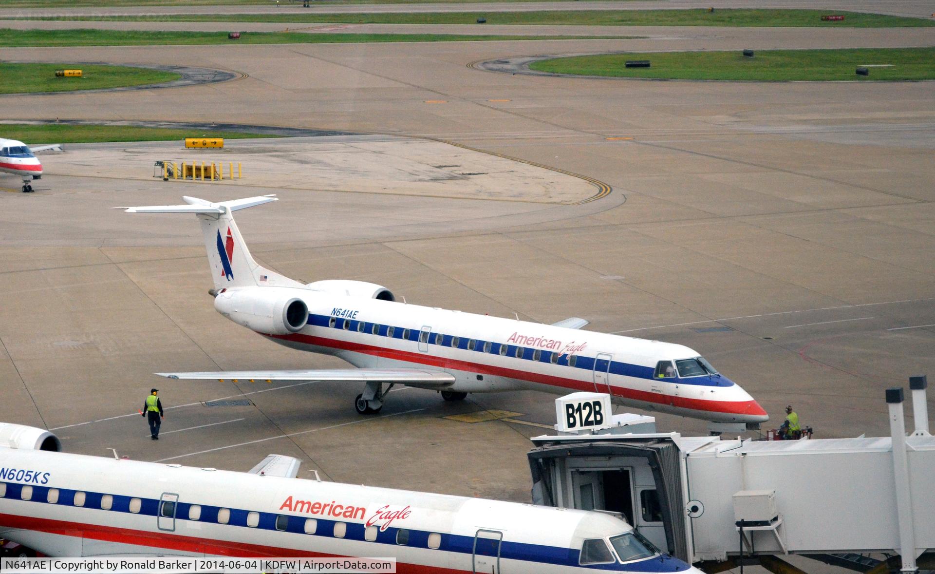 N641AE, 1999 Embraer ERJ-145LR (EMB-145LR) C/N 145191, Gate B13 DFW