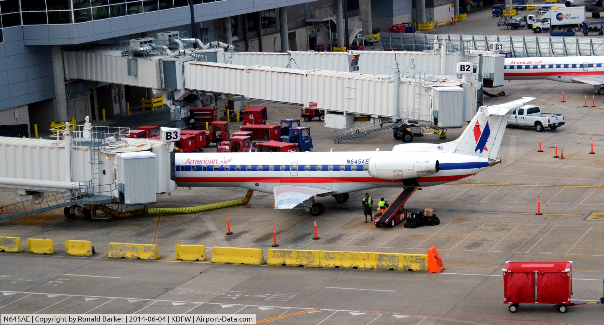 N645AE, 2000 Embraer ERJ-145LR (EMB-145LR) C/N 145212, Gate B3 DFW
