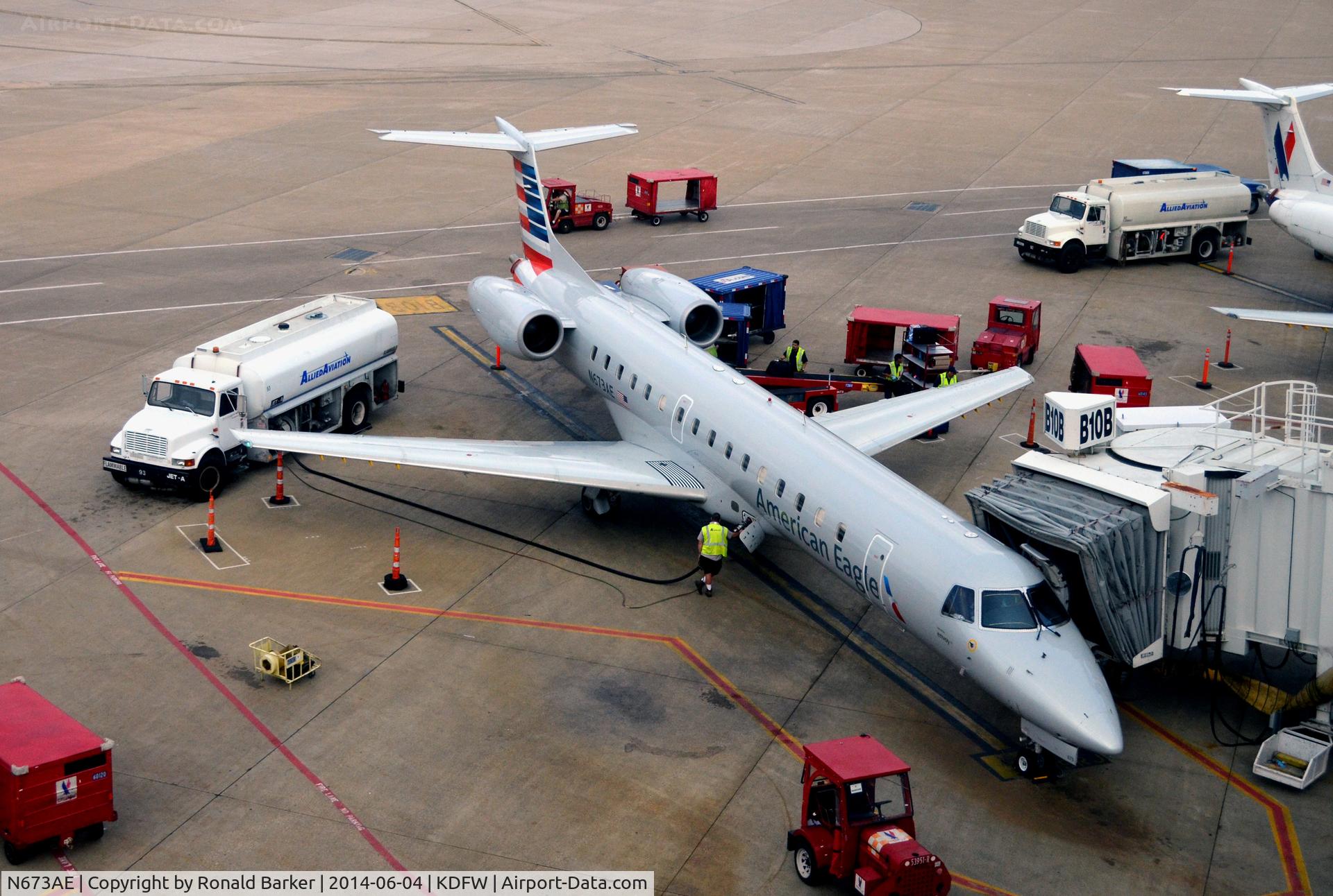 N673AE, 2004 Embraer ERJ-145LR (EMB-145LR) C/N 145797, Gate B10B DFW