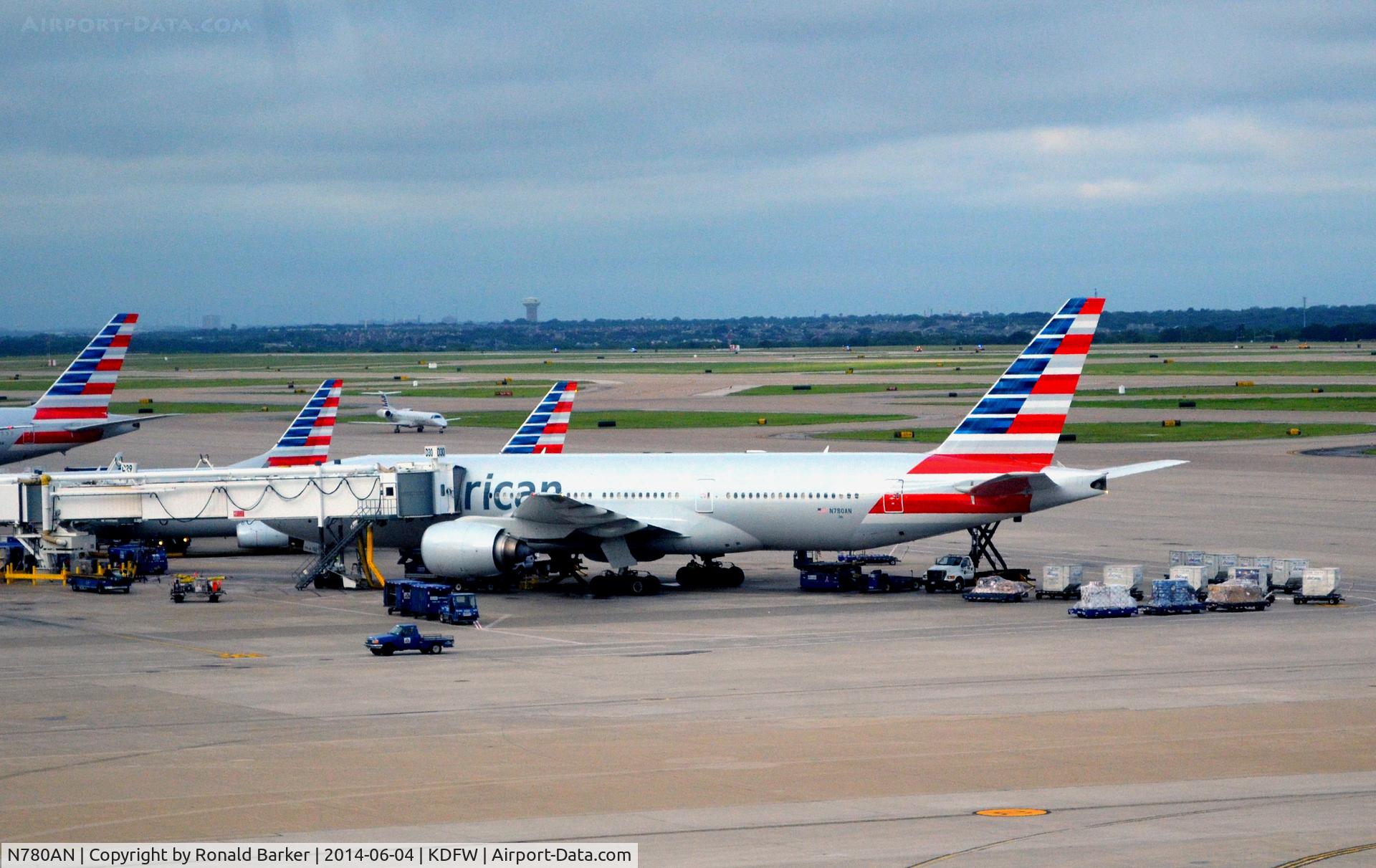 N780AN, 1999 Boeing 777-223 C/N 29956, Gate D30 DFW