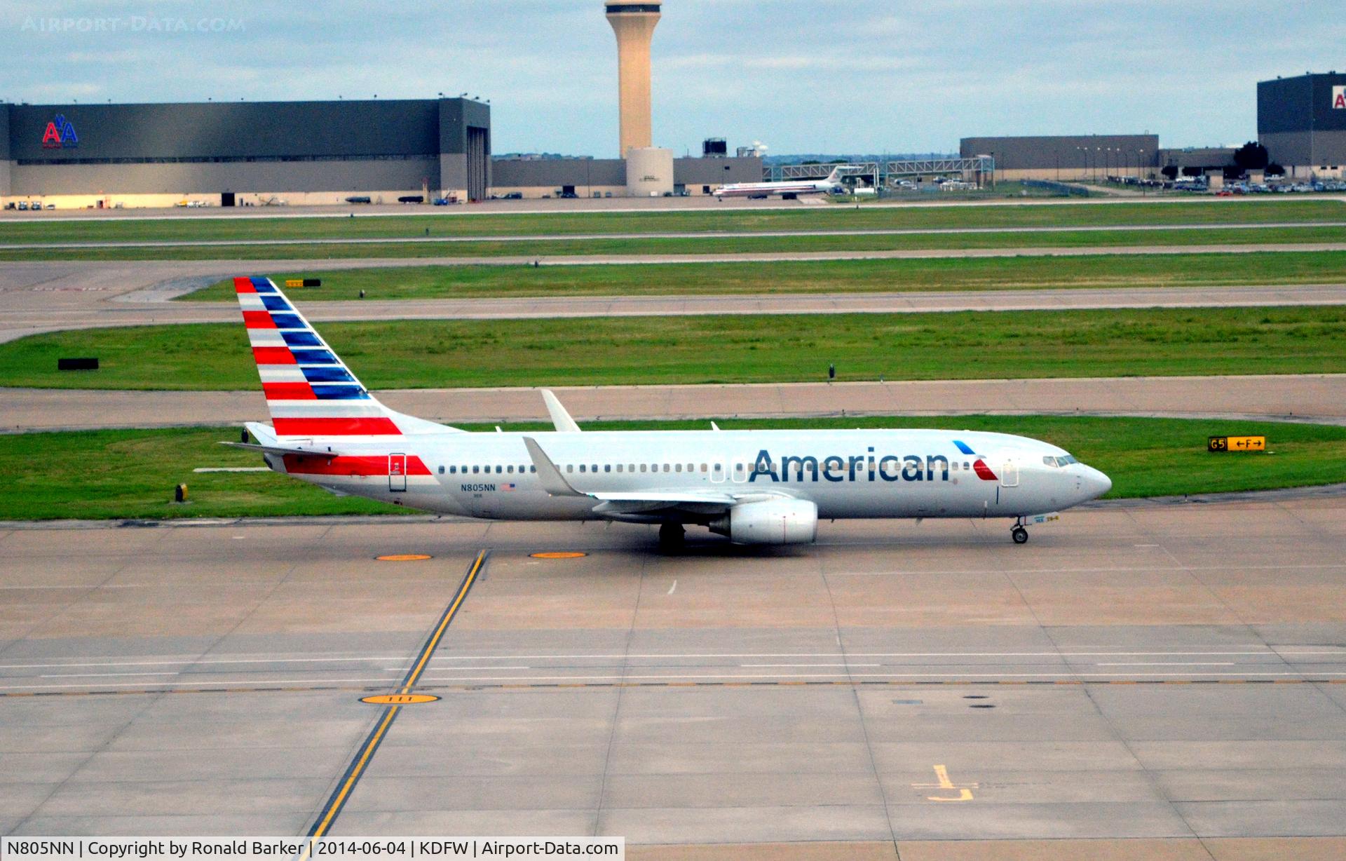 N805NN, 2009 Boeing 737-823 C/N 31075, Taxi DFW