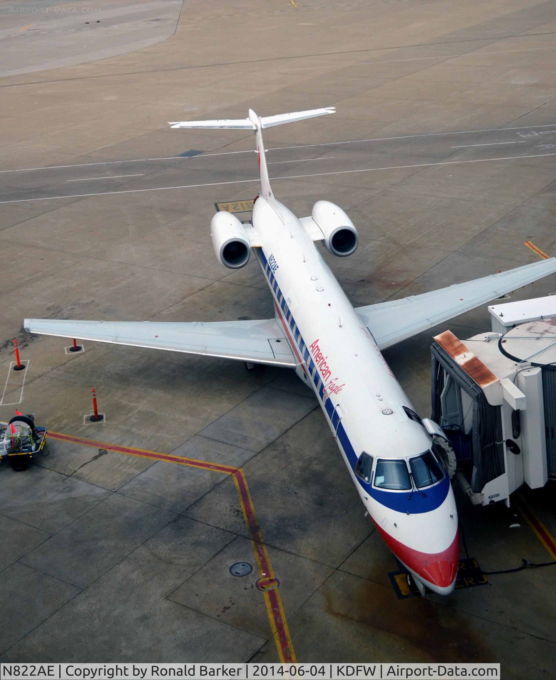 N822AE, 2002 Embraer ERJ-140LR (EMB-135KL) C/N 145581, Gate B12A DFW