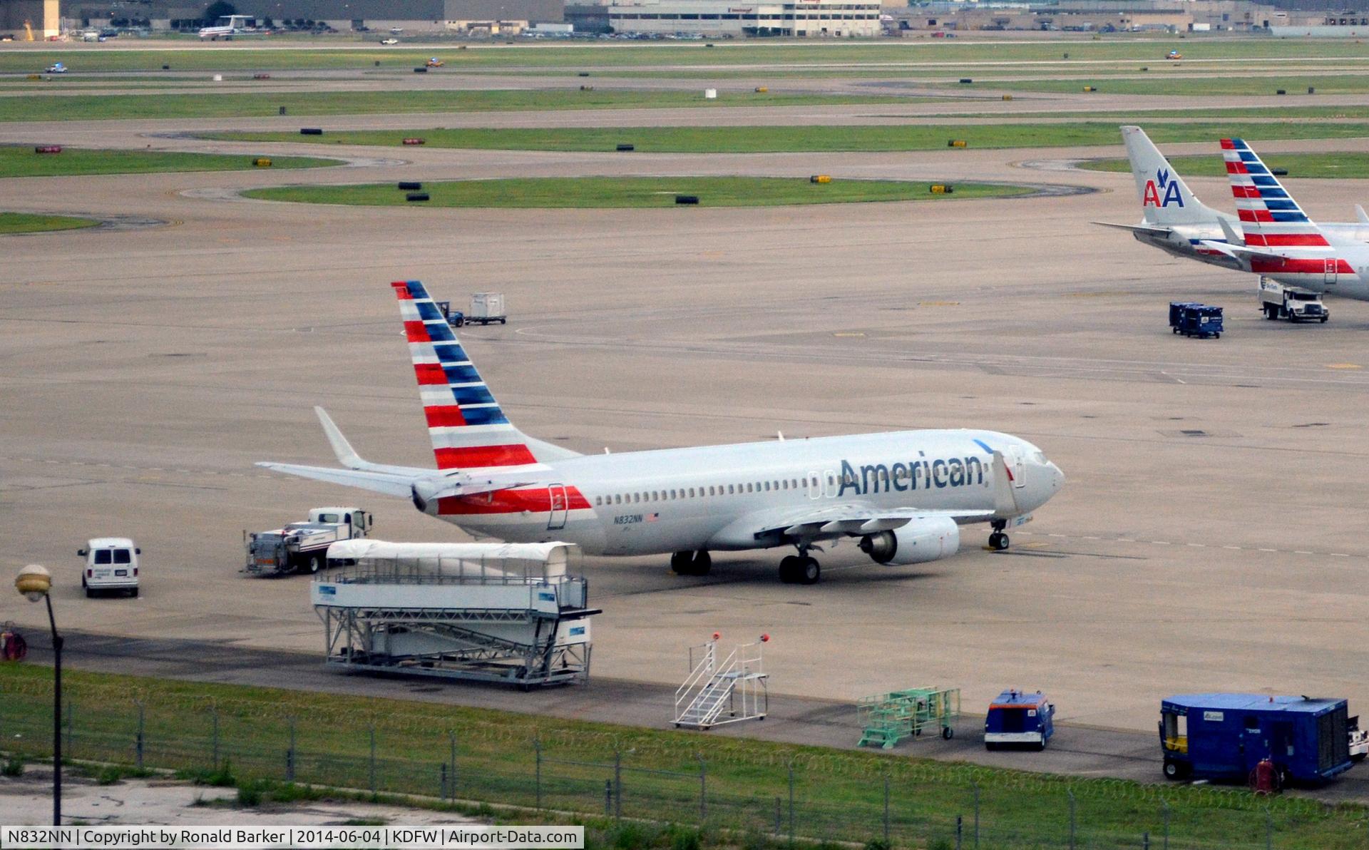 N832NN, 2010 Boeing 737-823 C/N 33521, On the ramp DFW