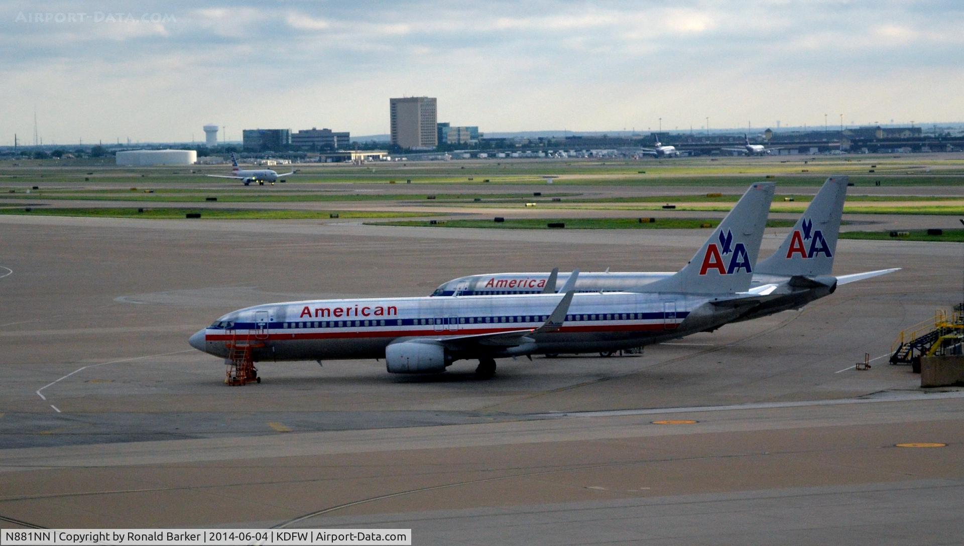 N881NN, Boeing 737-823 C/N 31135, On the ramp DFW