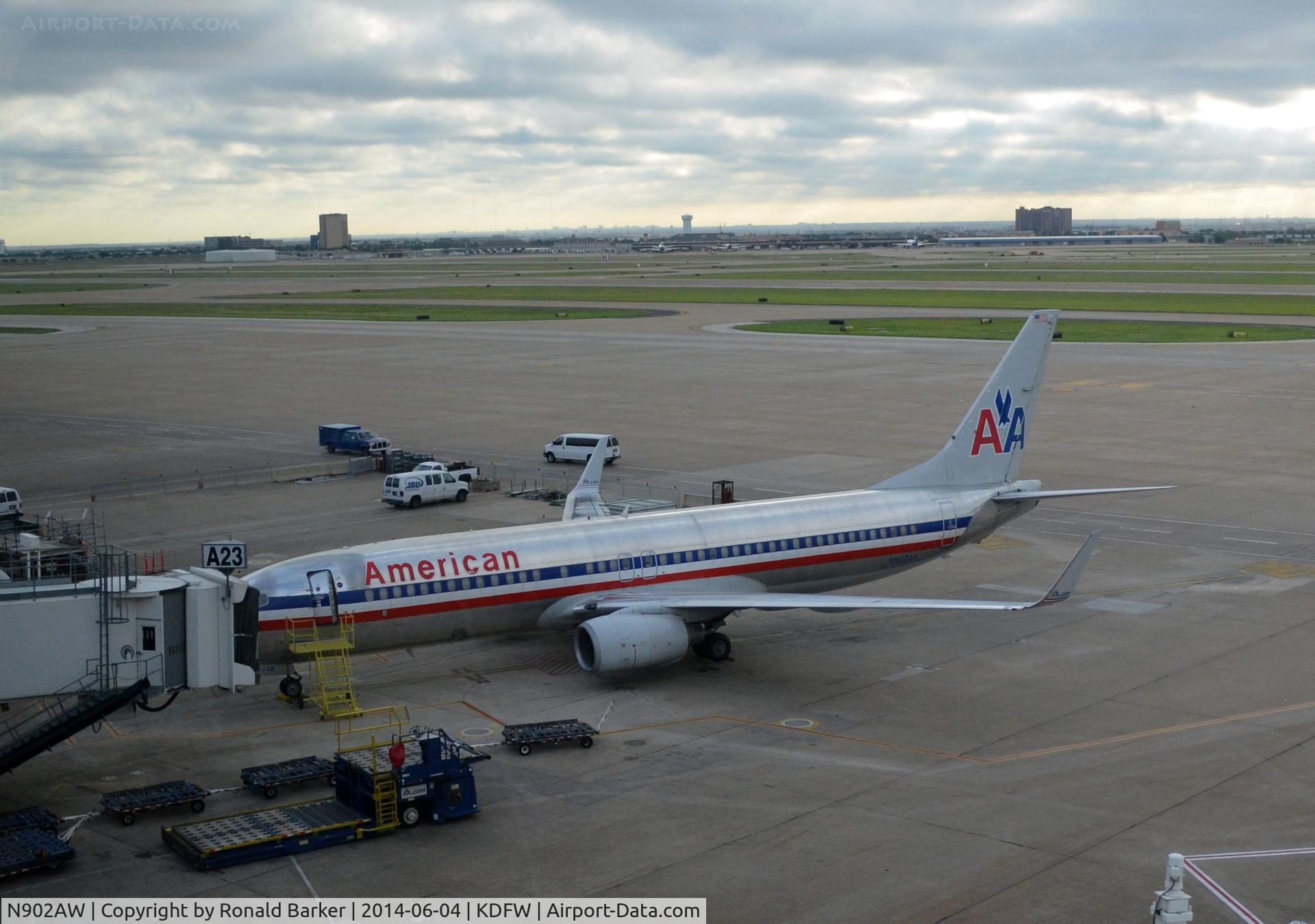 N902AW, 1985 Boeing 757-2S7 C/N 23322, Gate A23 DFW