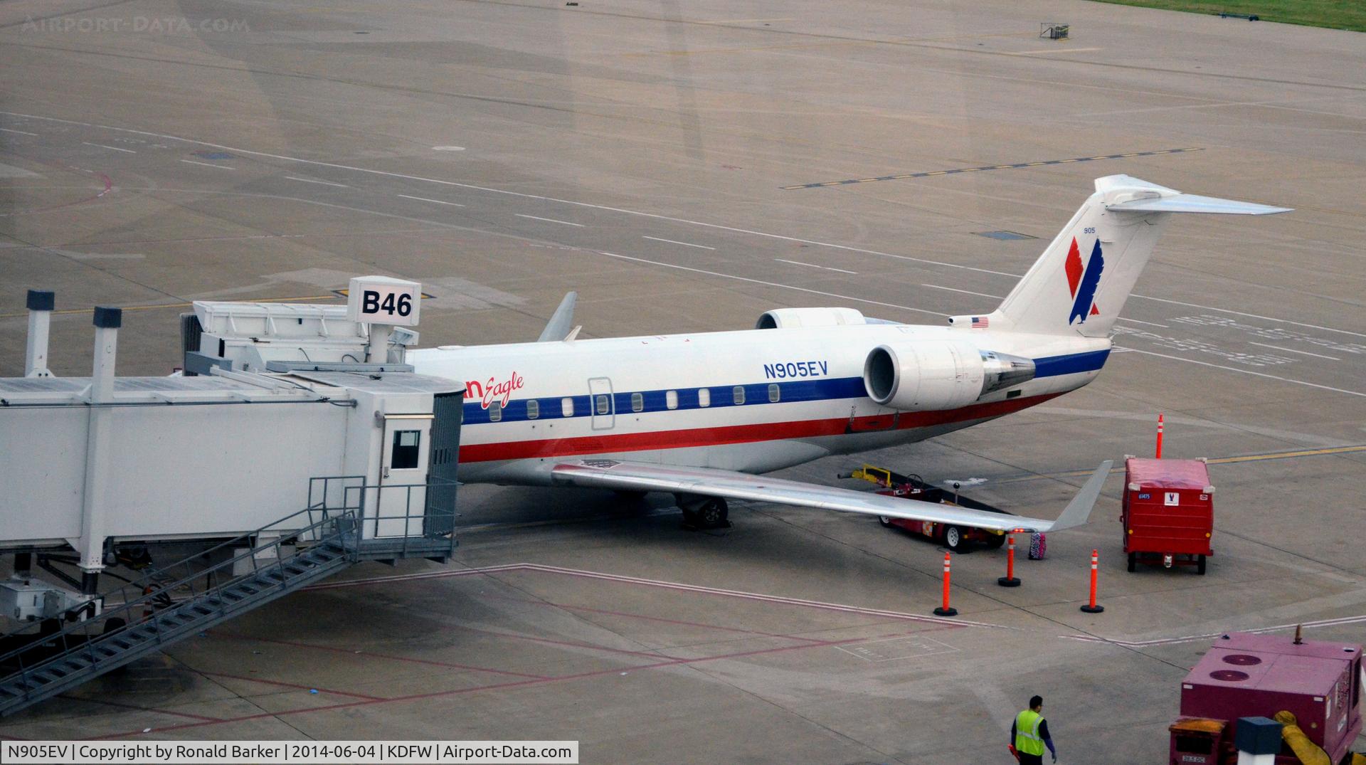 N905EV, 2002 Bombardier CRJ-200ER (CL-600-2B19) C/N 7632, Gate B46 DFW
