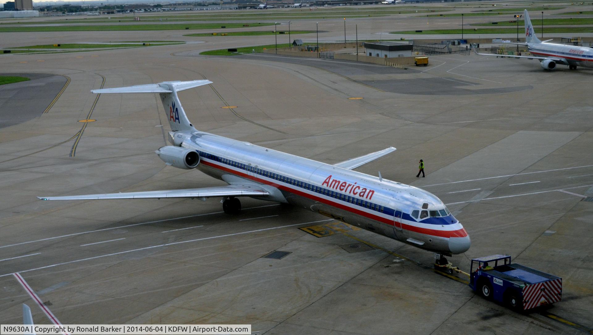 N9630A, 1997 McDonnell Douglas MD-83 (DC-9-83) C/N 53561, Gate A10 DFW