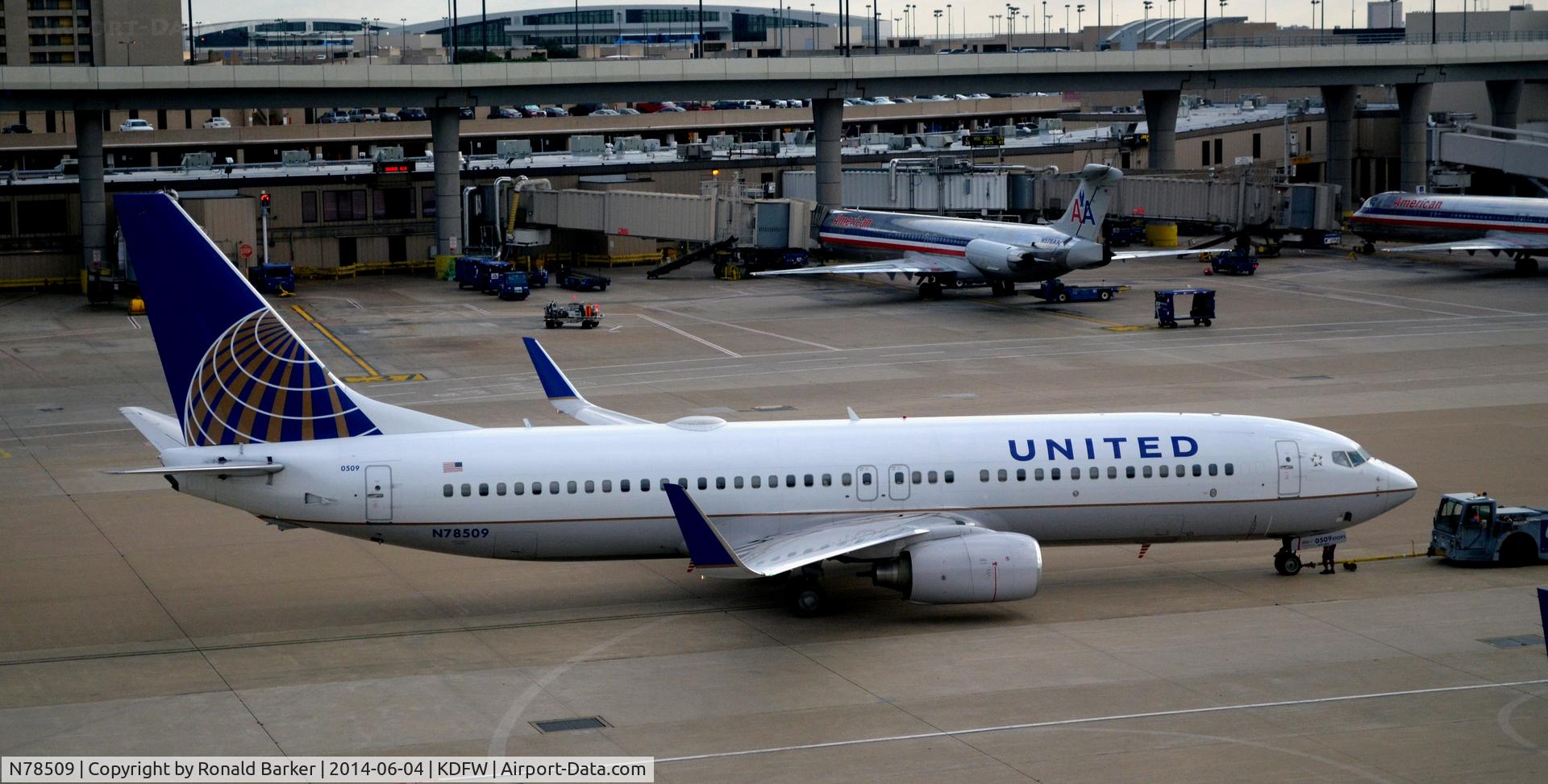 N78509, 2008 Boeing 737-824 C/N 31638, Towed DFW
