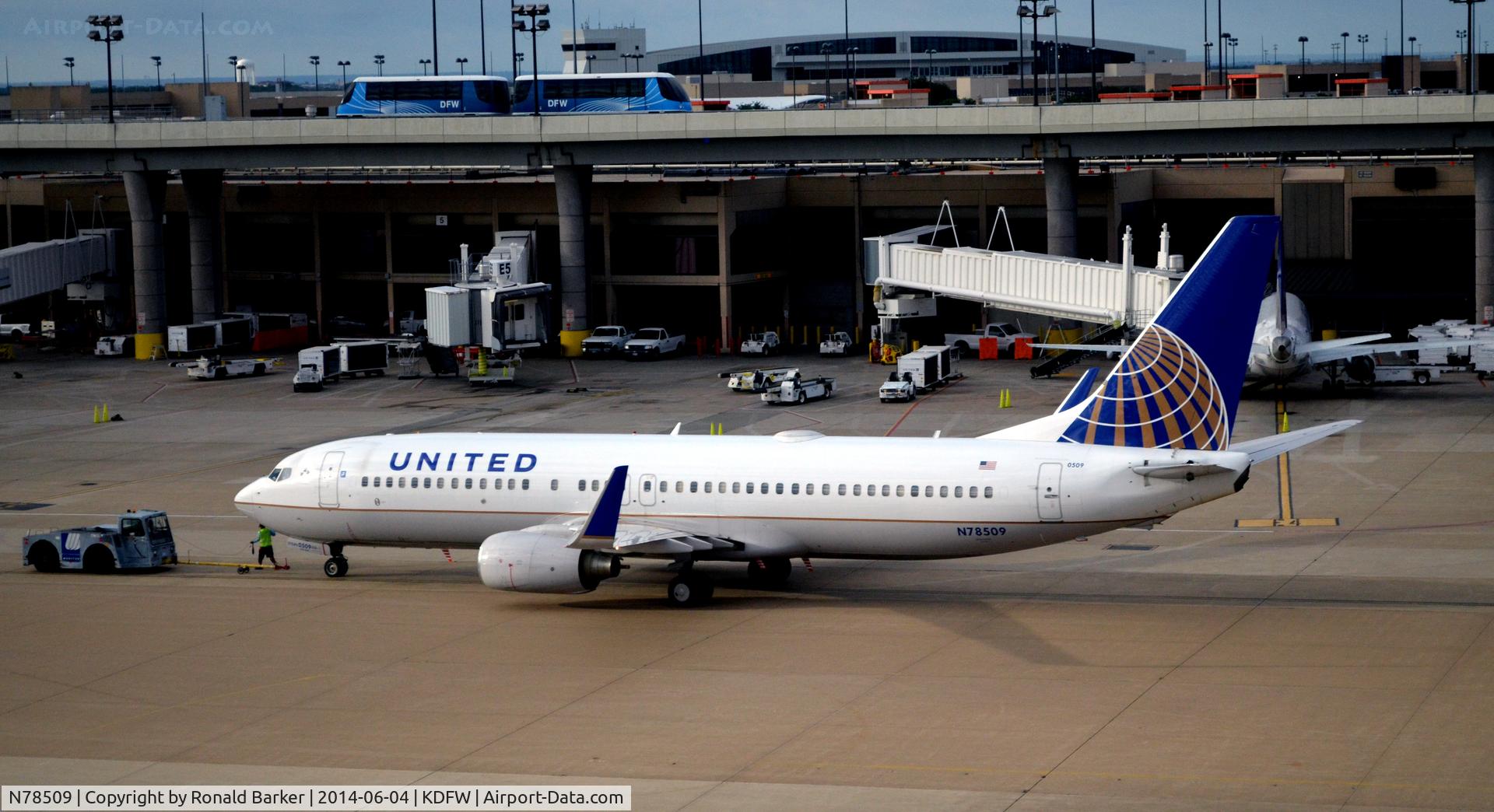 N78509, 2008 Boeing 737-824 C/N 31638, Towed DFW