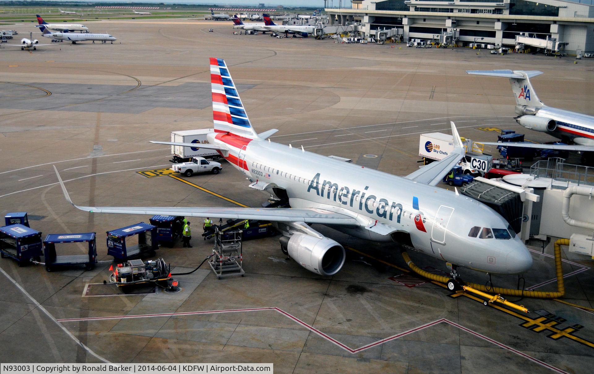 N93003, 2013 Airbus A319-115 C/N 5704, Gate C30 DFW New Airbus with winglets