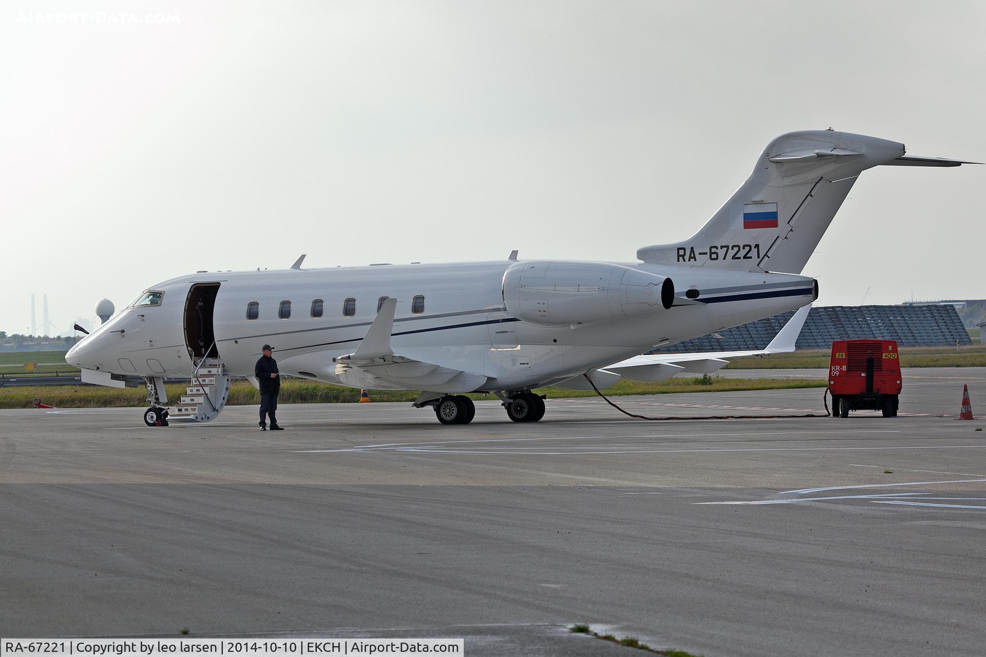 RA-67221, 2008 Bombardier Challenger 300 (BD-100-1A10) C/N 20235, Copenhagen Kastrup 10.10.14