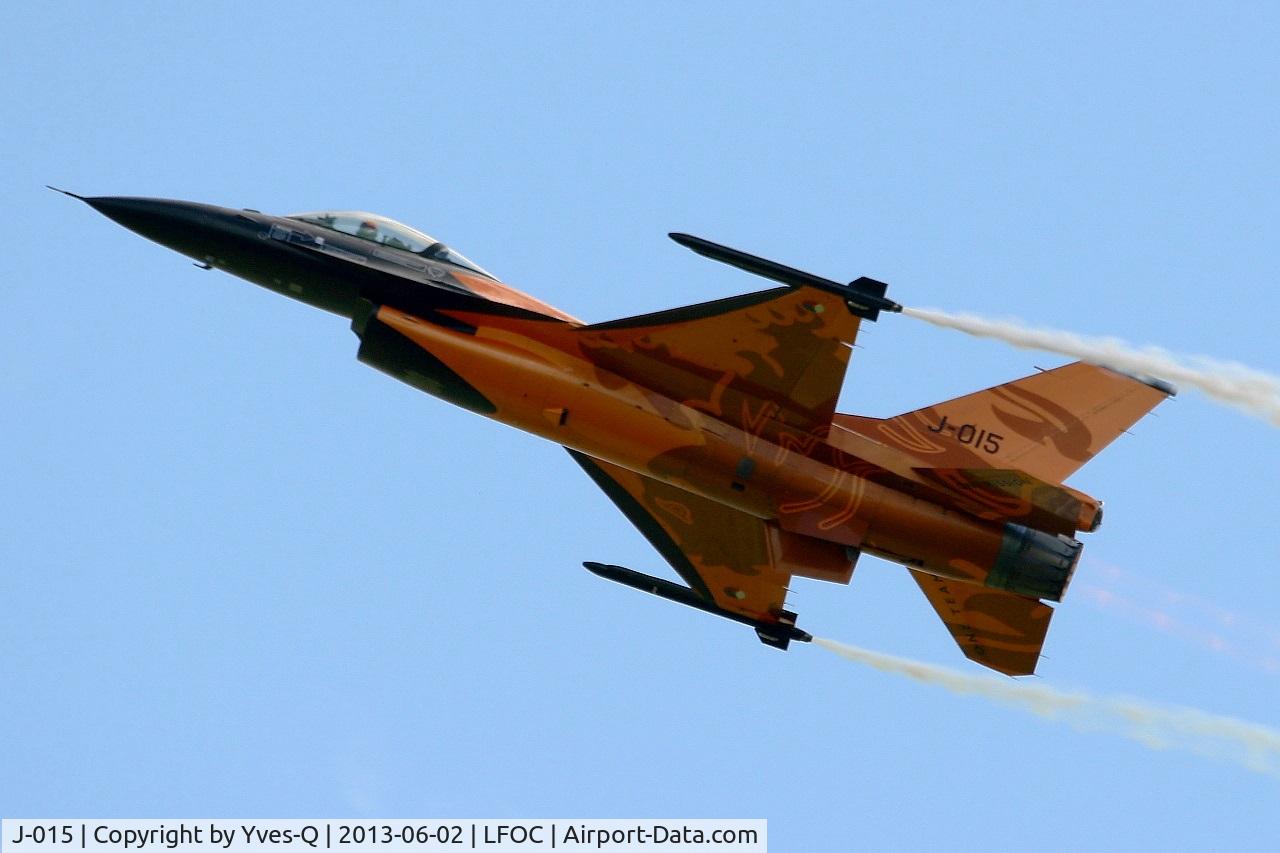 J-015, 1991 Fokker F-16A Fighting Falcon C/N 6D-171, Netherlands Air Force General Dynamics-Fokker F-16AM Fighting Falcon, Solo display, Châteaudun Air Base 279 (LFOC) Open day 2013