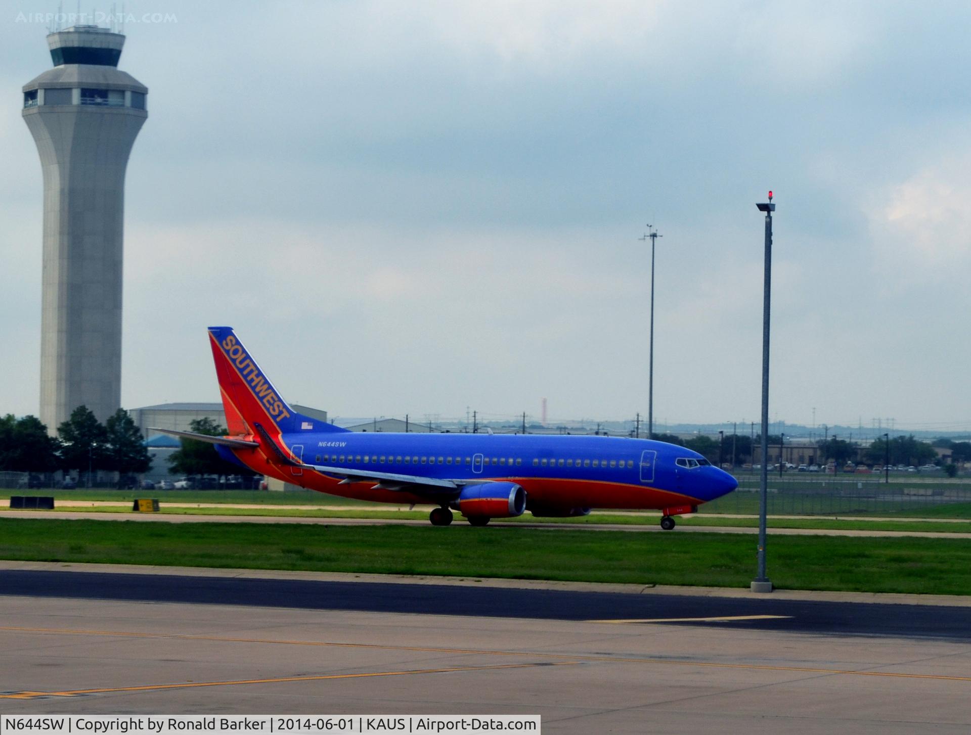 N644SW, 1997 Boeing 737-3H4 C/N 28329, Taxi Austin