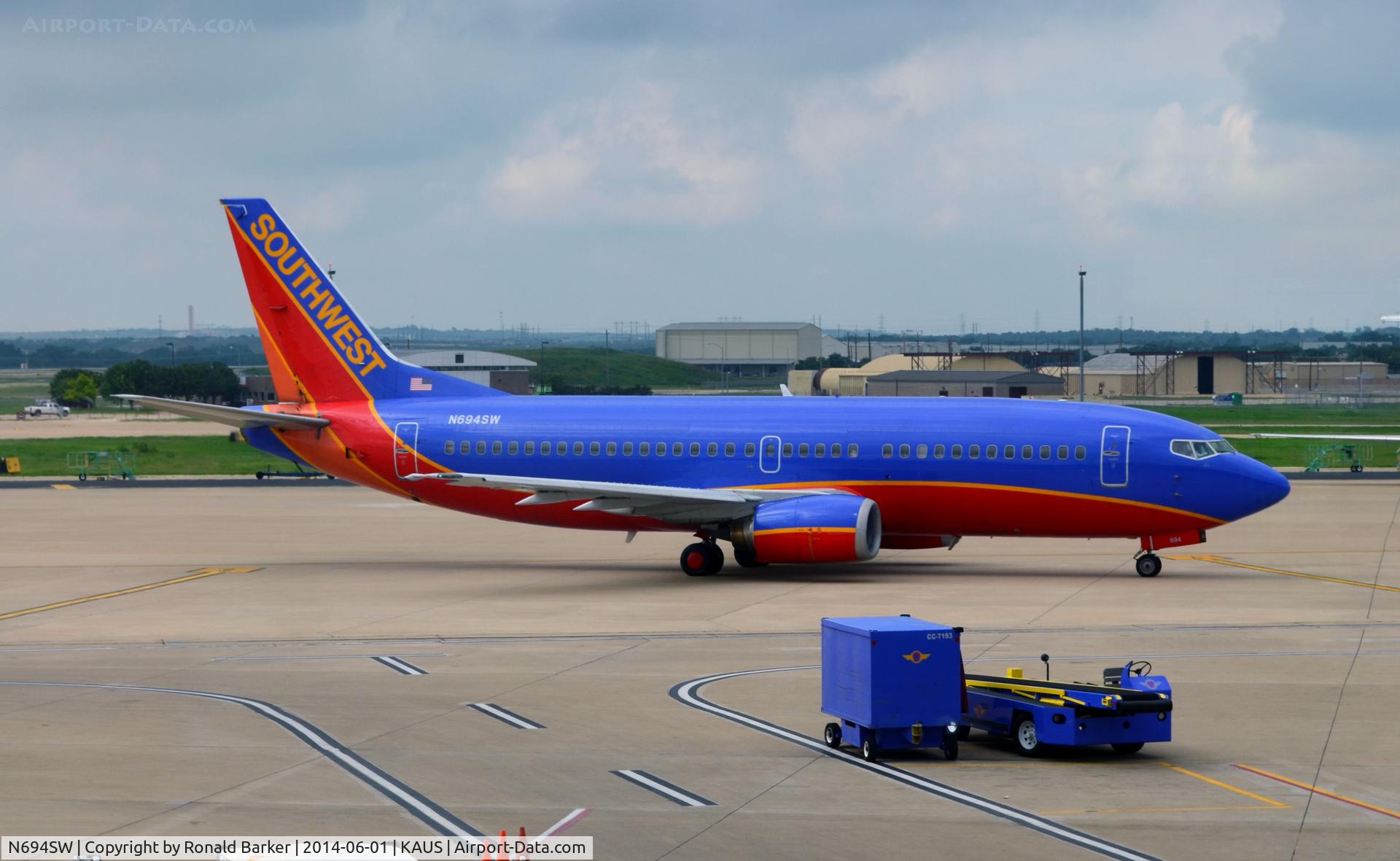 N694SW, 1985 Boeing 737-3T5 C/N 23061, Taxi Austin