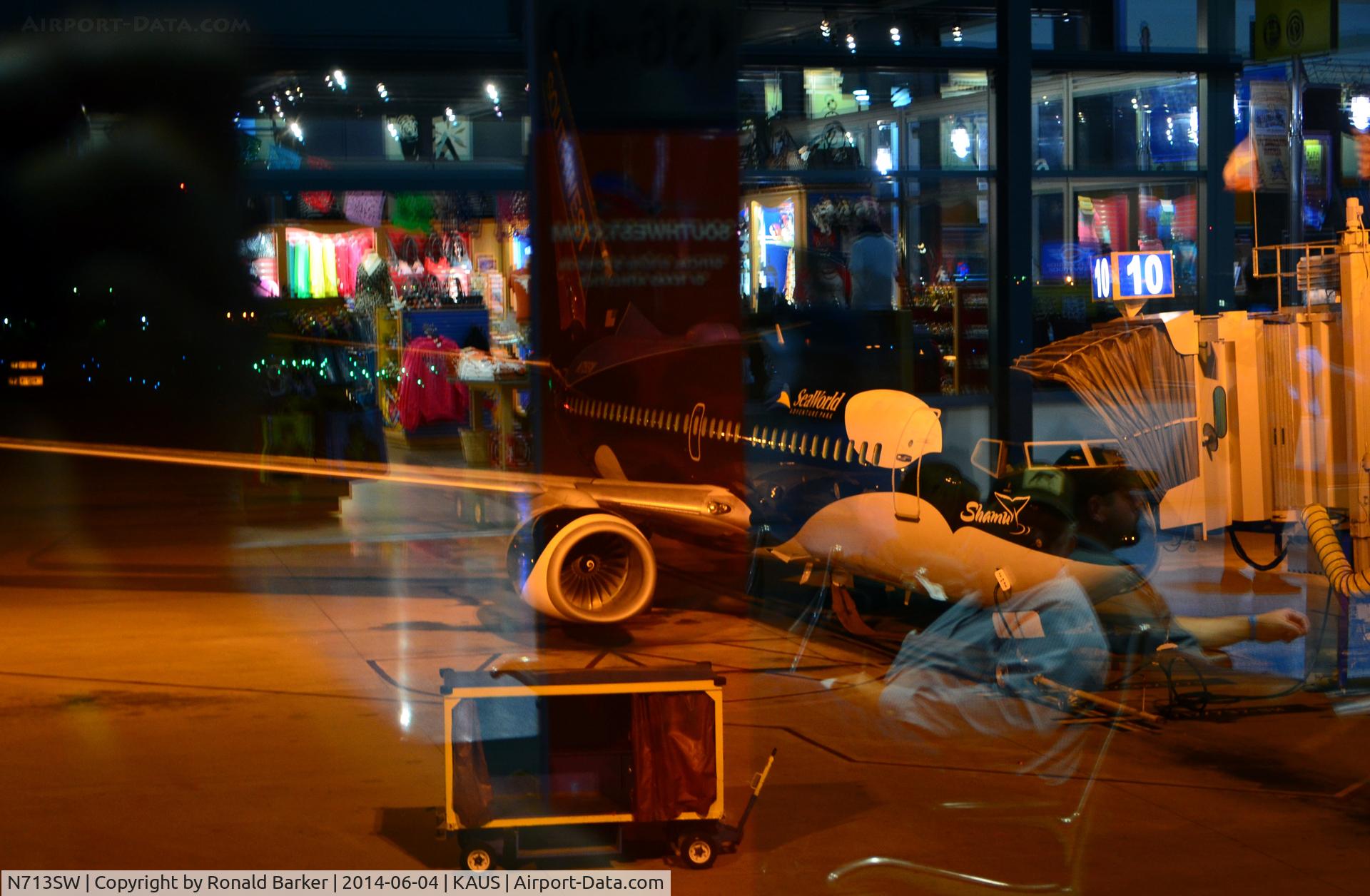 N713SW, 1998 Boeing 737-7H4 C/N 27847, Gate 10 Austin