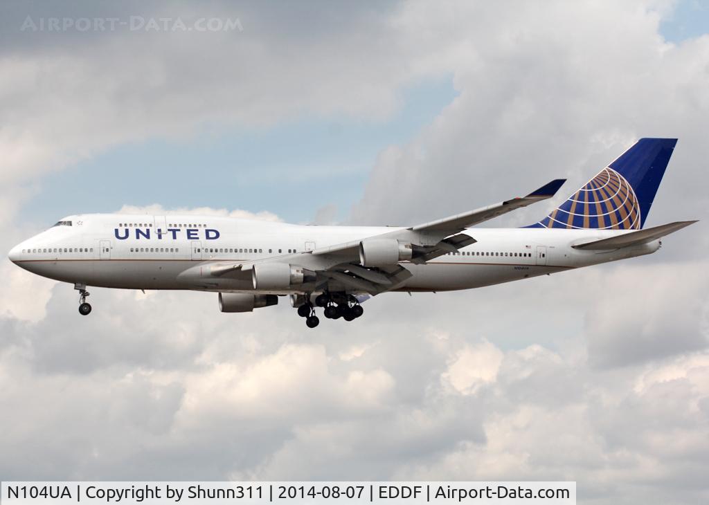 N104UA, 1998 Boeing 747-422 C/N 26902, Landing rwy 25L