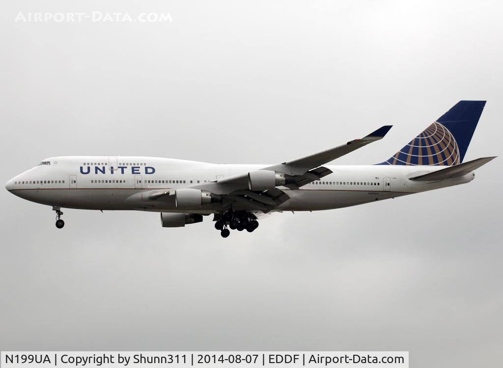 N199UA, 1997 Boeing 747-422 C/N 28717, Landing rwy 25L