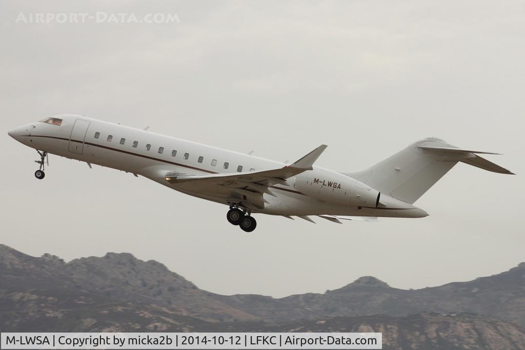 M-LWSA, 2001 Bombardier BD-700-1A10 Global Express C/N 9092, Take off for Hong Kong VHHH