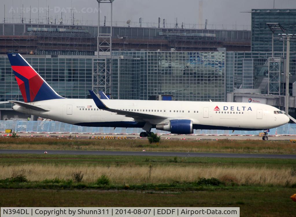 N394DL, 1995 Boeing 767-324/ER C/N 27394, Taxiing for departure...