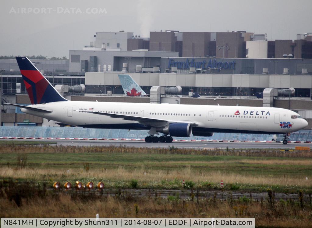 N841MH, 2001 Boeing 767-432/ER C/N 29714, Taxiing to his gate with additional patch on nose...