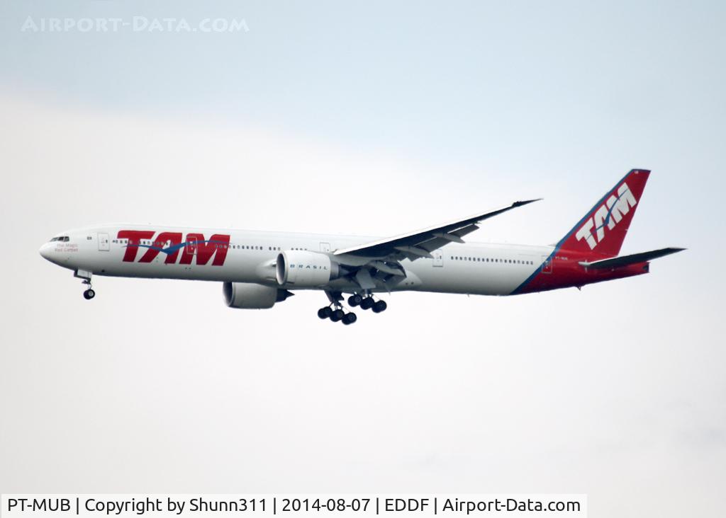 PT-MUB, 2008 Boeing 777-32W/ER C/N 37665, Landing rwy 25R