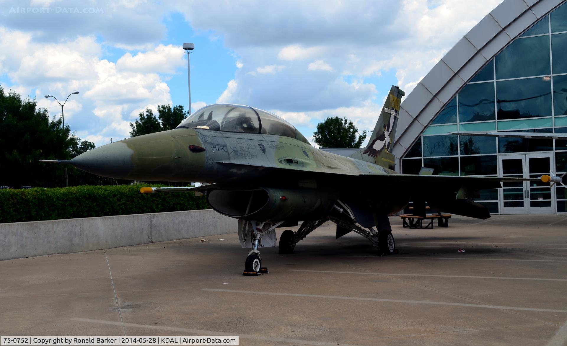 75-0752, 1975 General Dynamics YF-16B Fighting Falcon C/N 62-2, Frontiers of Flight Museum DAL