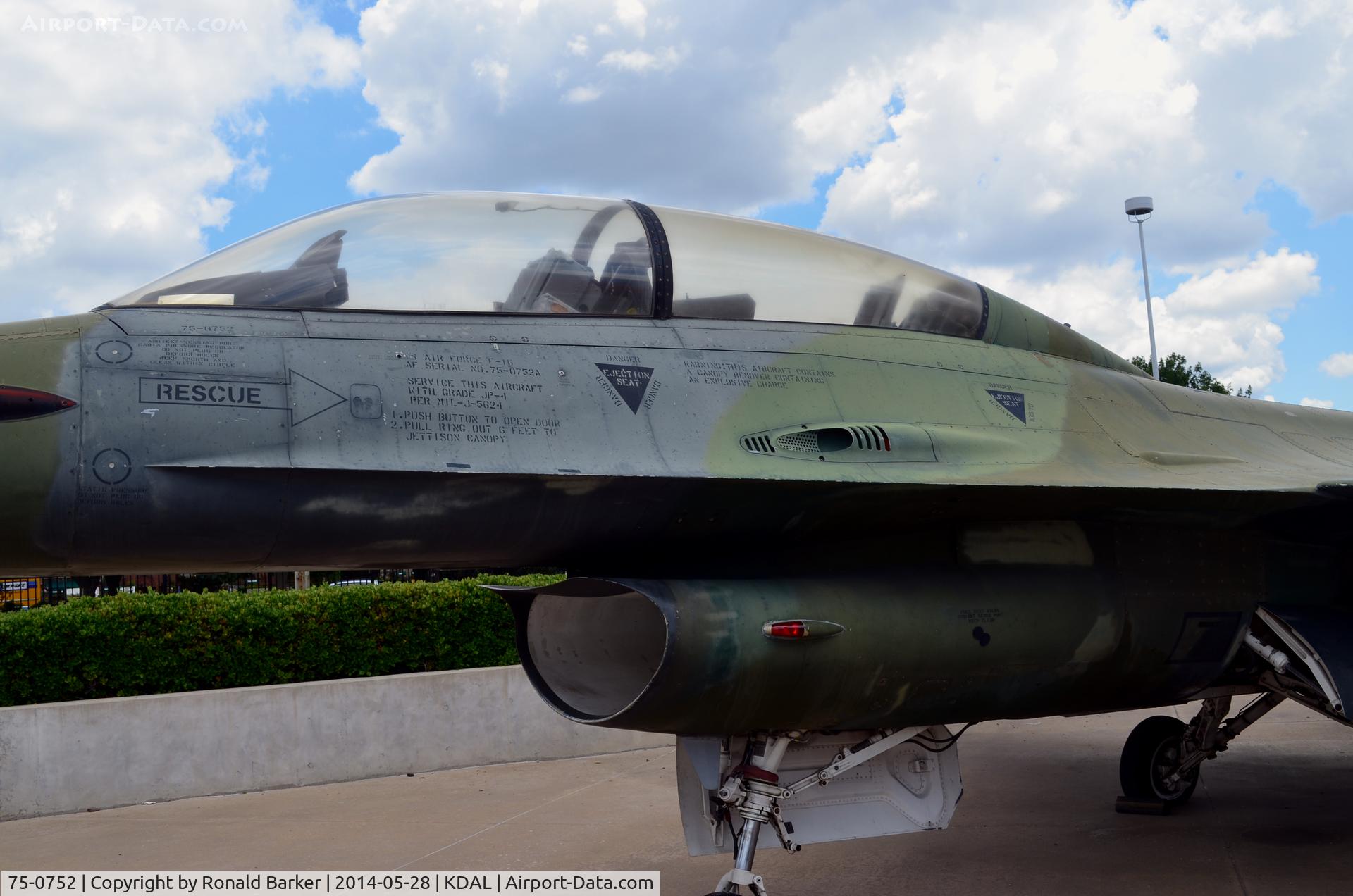 75-0752, 1975 General Dynamics YF-16B Fighting Falcon C/N 62-2, Frontiers of Flight Museum, DAL
