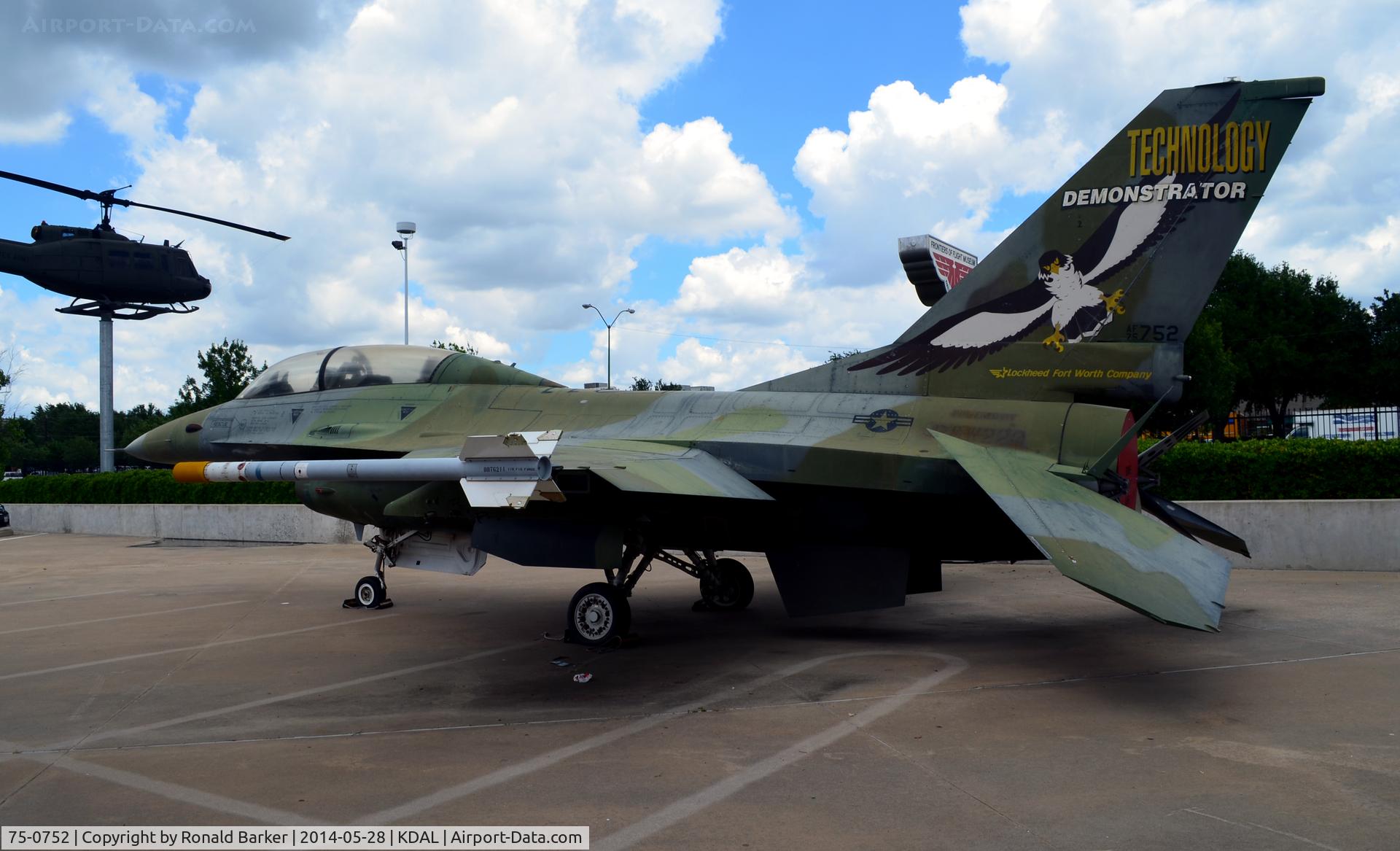 75-0752, 1975 General Dynamics YF-16B Fighting Falcon C/N 62-2, Frontiers of Flight Museum DAL