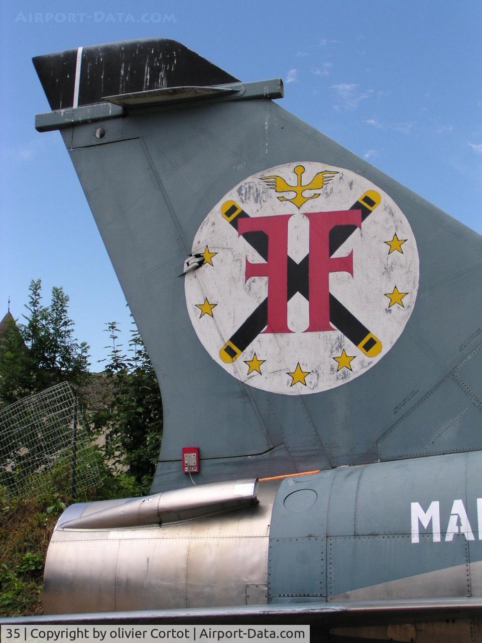35, Vought F-8E(FN) Crusader C/N 1252, Savigny les Beaune