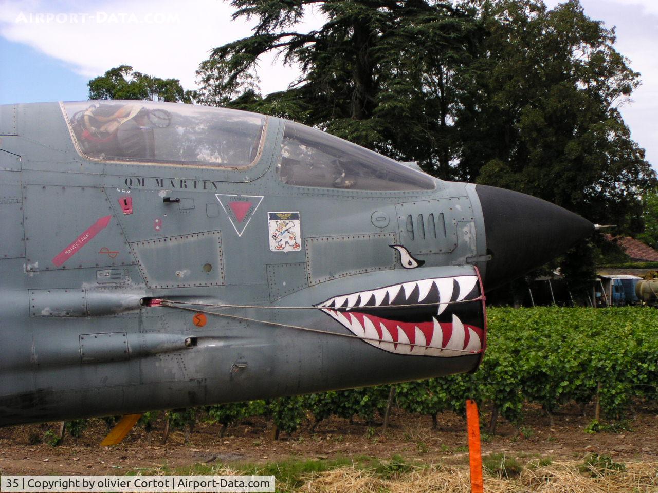 35, Vought F-8E(FN) Crusader C/N 1252, nice sharkmouth