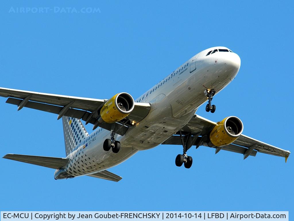EC-MCU, 2009 Airbus A320-214 C/N 3907, VUELING 2915 from BCN landing 23