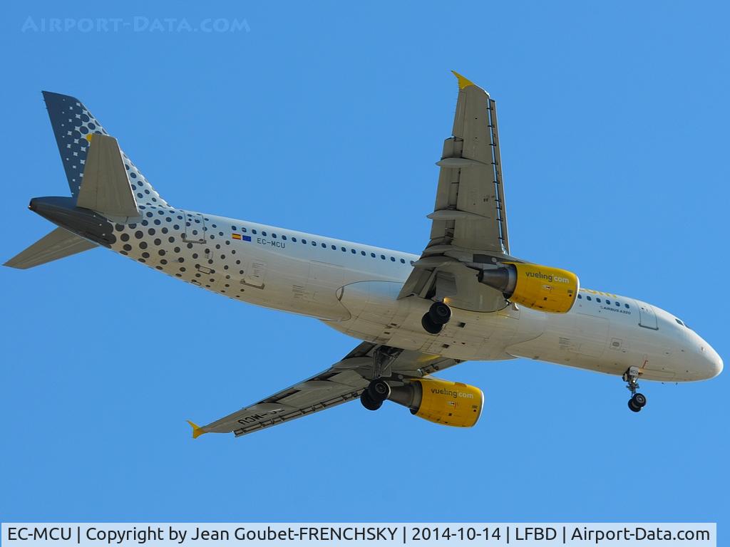 EC-MCU, 2009 Airbus A320-214 C/N 3907, VUELING 2915 from BCN landing 23