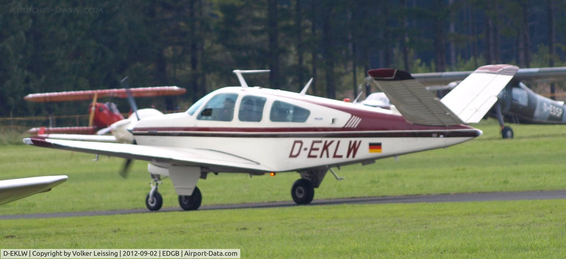 D-EKLW, 1974 Beech V35B Bonanza Bonanza C/N D-9714, landing