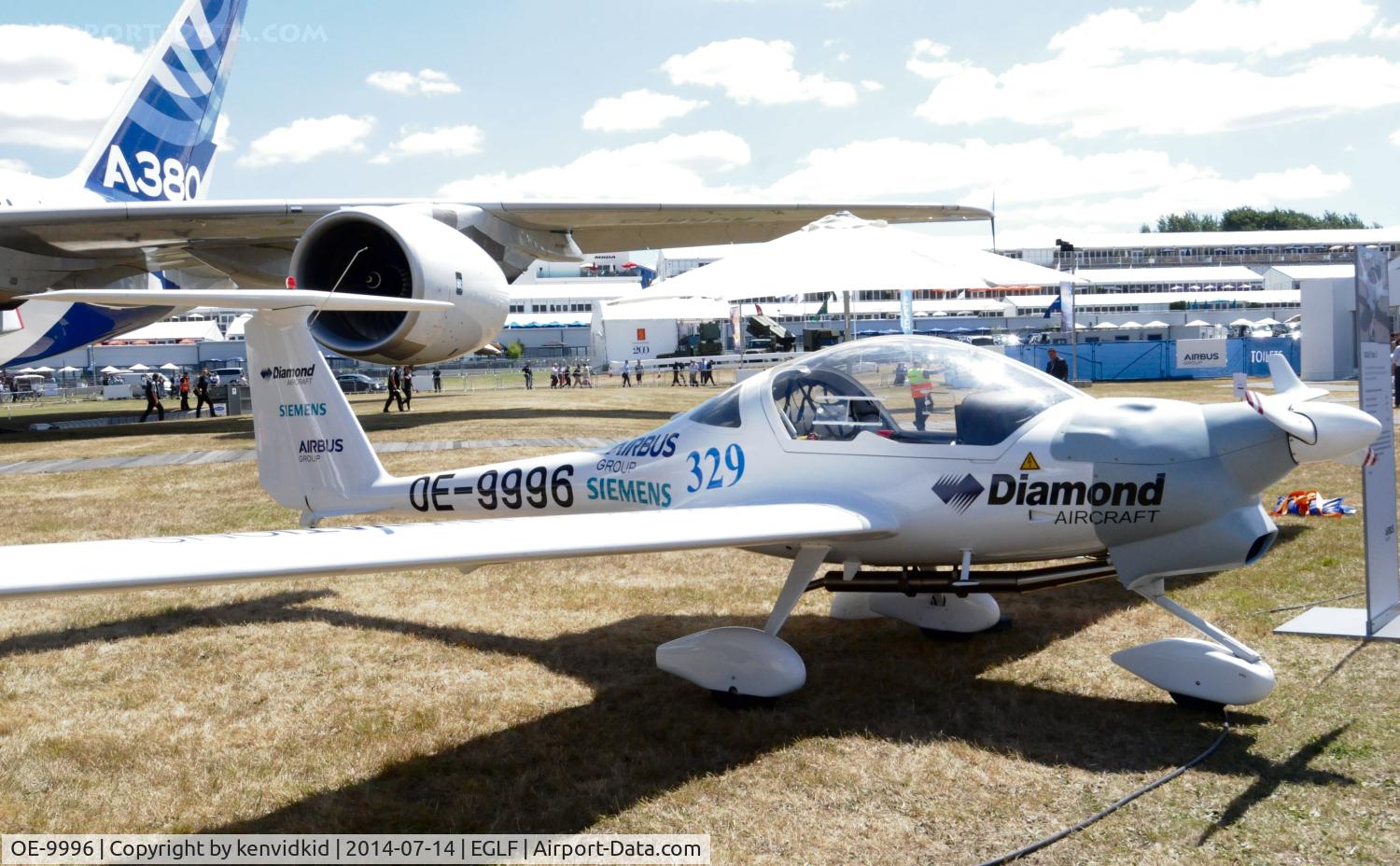 OE-9996, Diamond DA-36 E-Star C/N 36.859, On static display at FIA 2014.