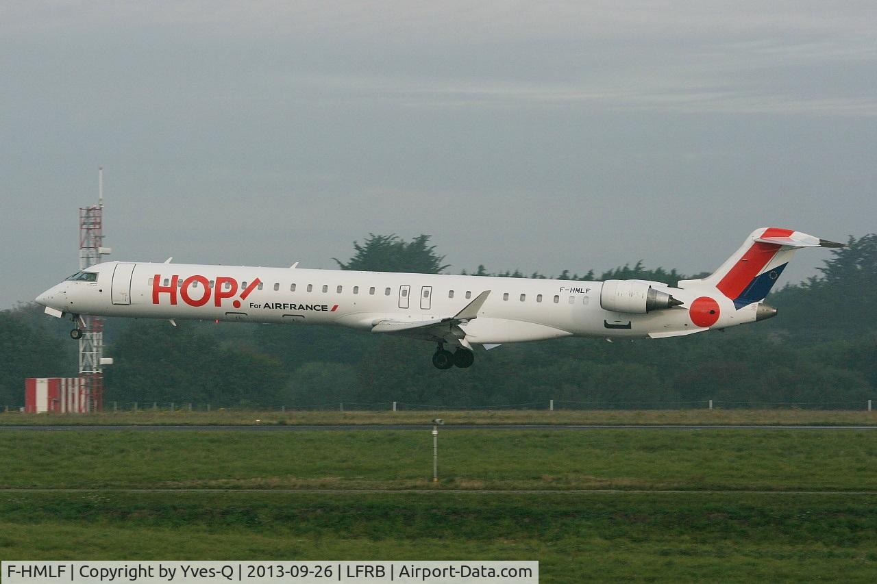 F-HMLF, 2010 Bombardier CRJ-1000EL NG (CL-600-2E25) C/N 19010, Canadair Regional Jet CRJ-1000, On final rwy 25L, Brest-Bretagne airport (LFRB-BES)