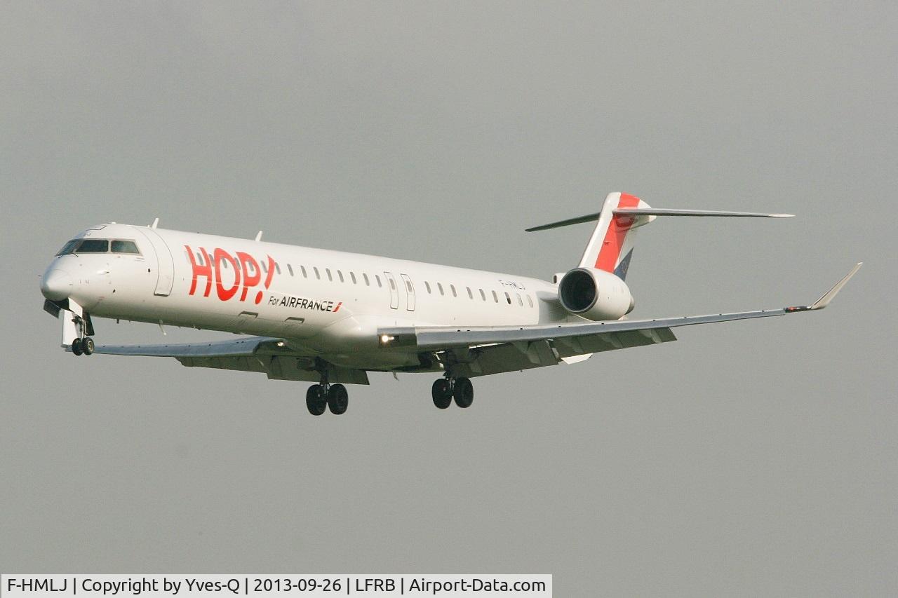 F-HMLJ, 2011 Bombardier CRJ-1000EL NG (CL-600-2E25) C/N 19015, Canadair Regional Jet CRJ-1000, Short approach rwy 25L, Brest-Bretagne Airport (LFRB-BES)