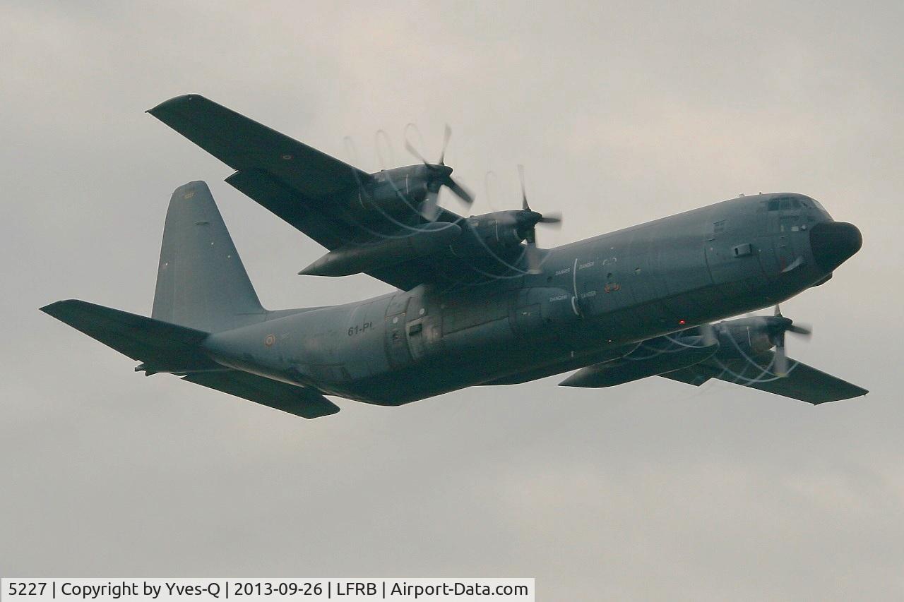 5227, Lockheed C-130H Hercules C/N 382-5227, French Air Force Lockheed C-130H, Take off rwy 07R, Brest-Bretagne Airport (LFRB-BES)
